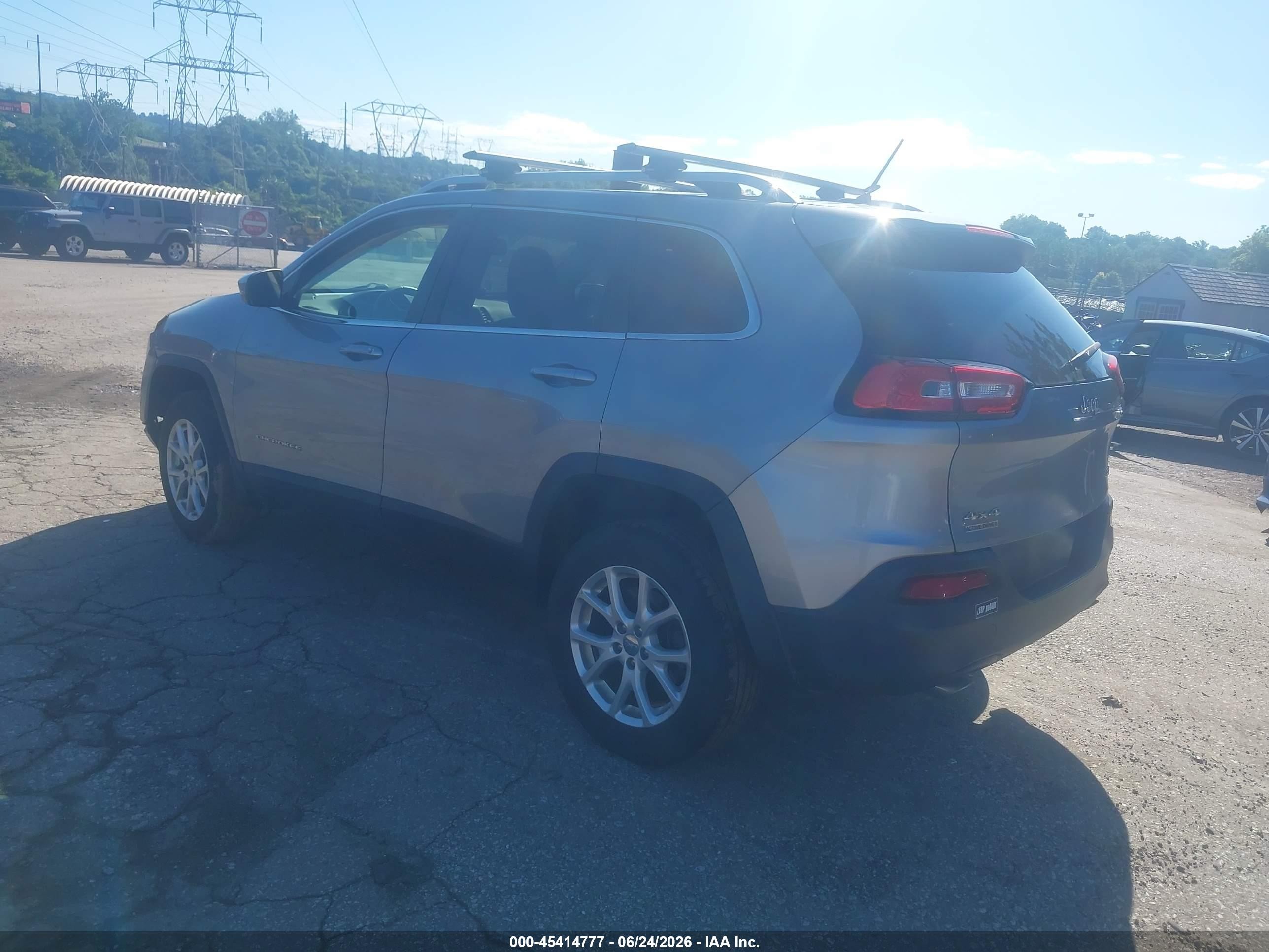 2014 Jeep Cherokee Latitude Серебряный vin: 1C4PJMCS5EW108571
