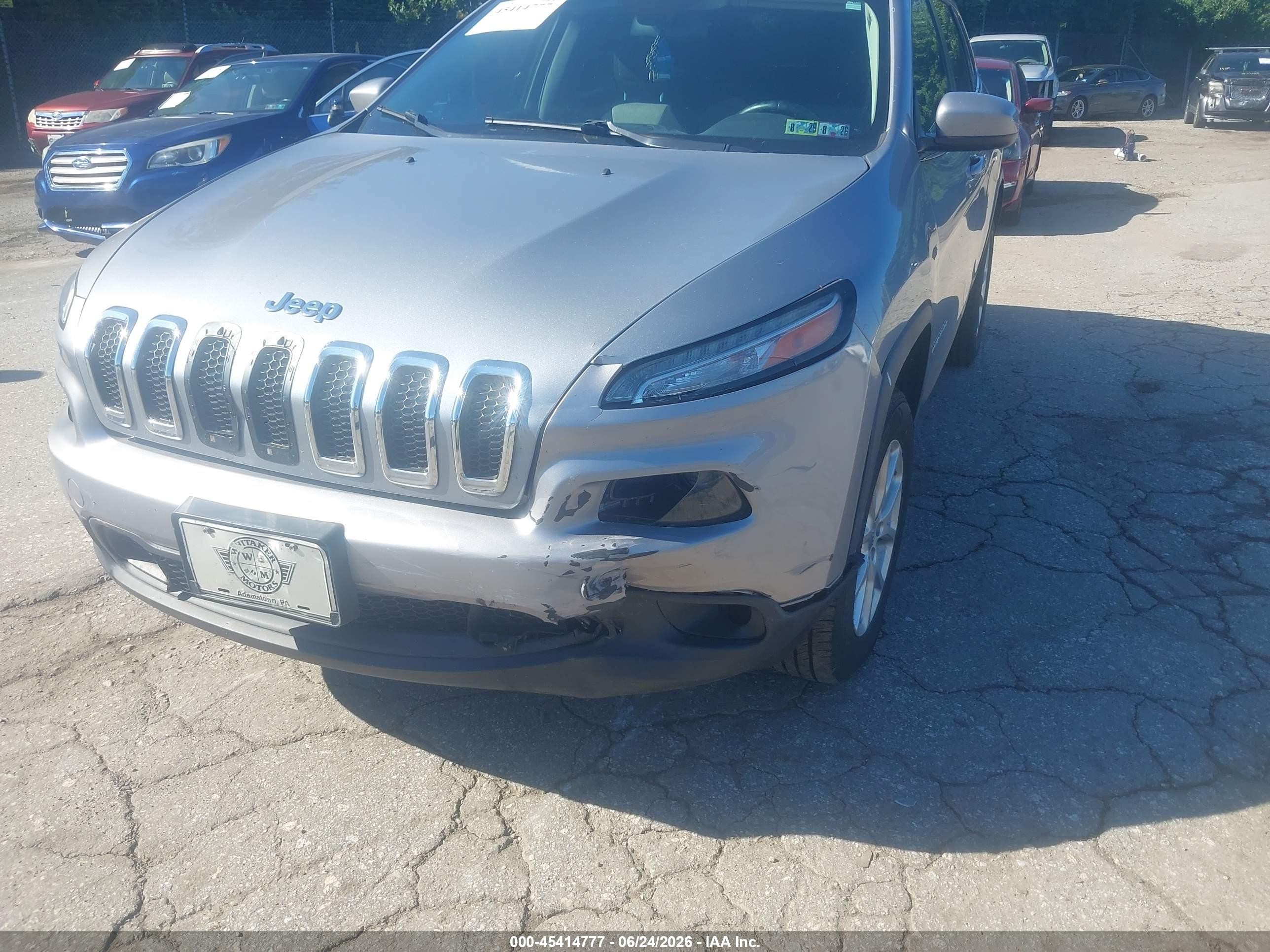 2014 Jeep Cherokee Latitude Серебряный vin: 1C4PJMCS5EW108571