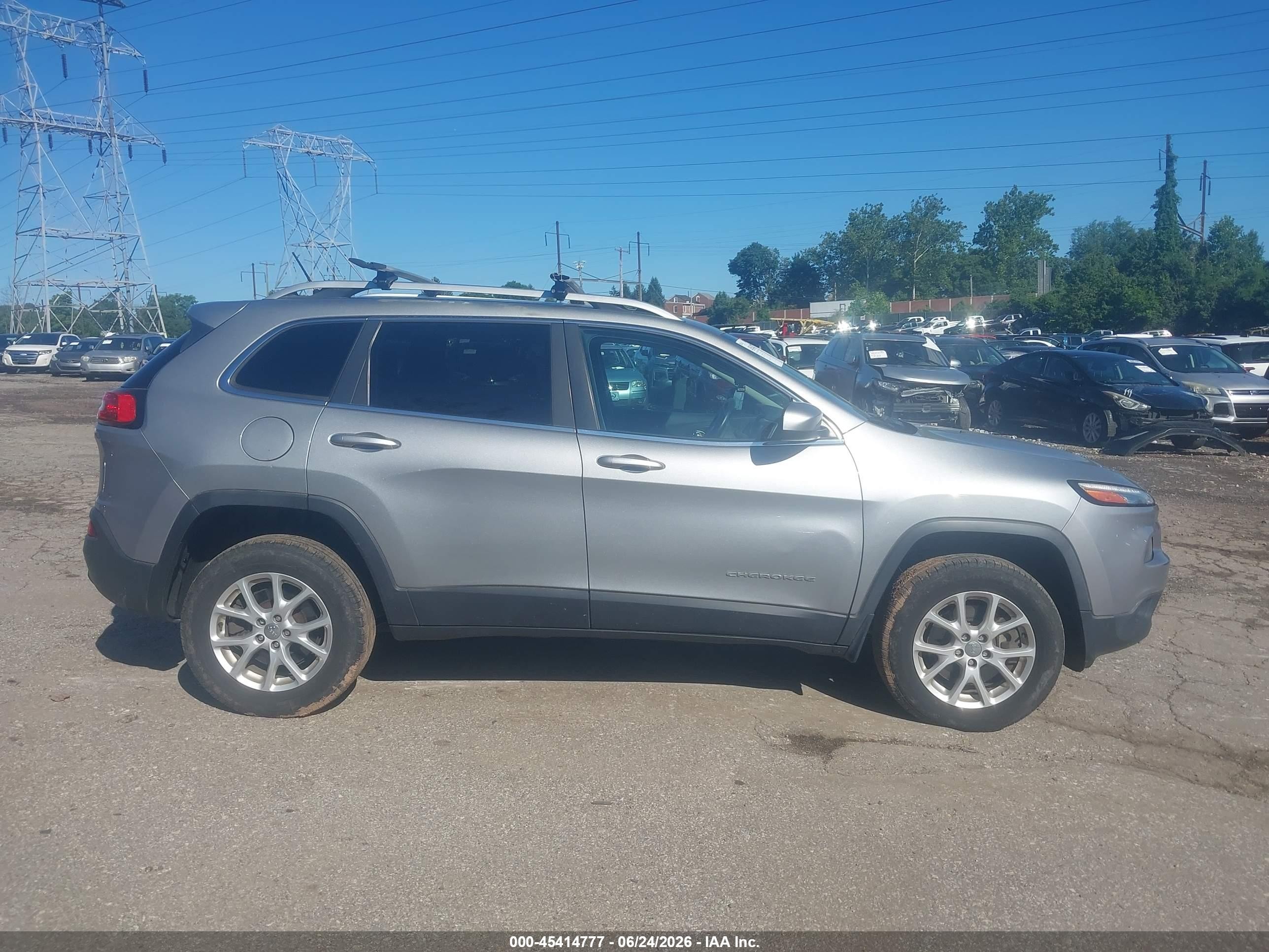2014 Jeep Cherokee Latitude Серебряный vin: 1C4PJMCS5EW108571