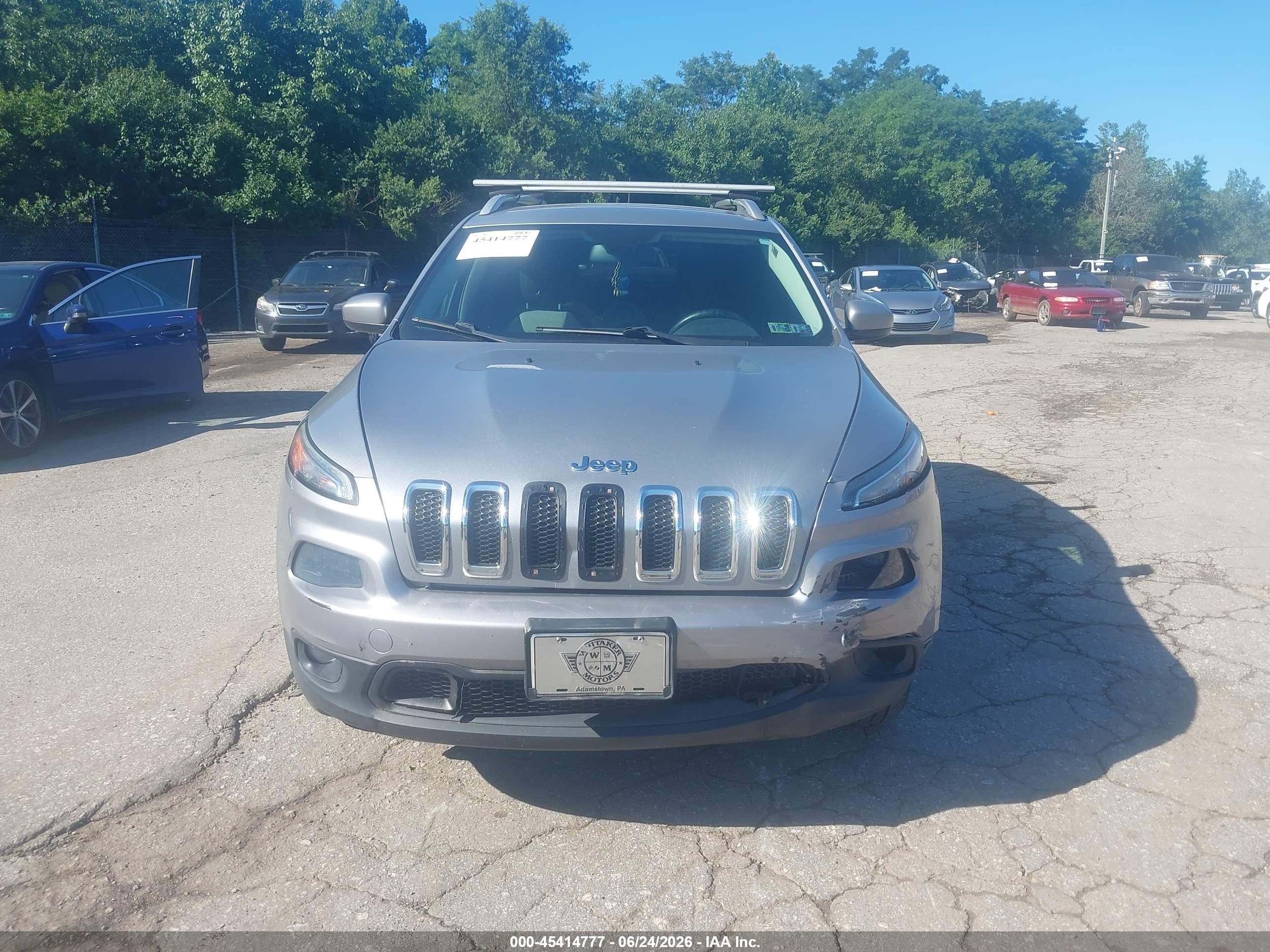 2014 Jeep Cherokee Latitude Серебряный vin: 1C4PJMCS5EW108571