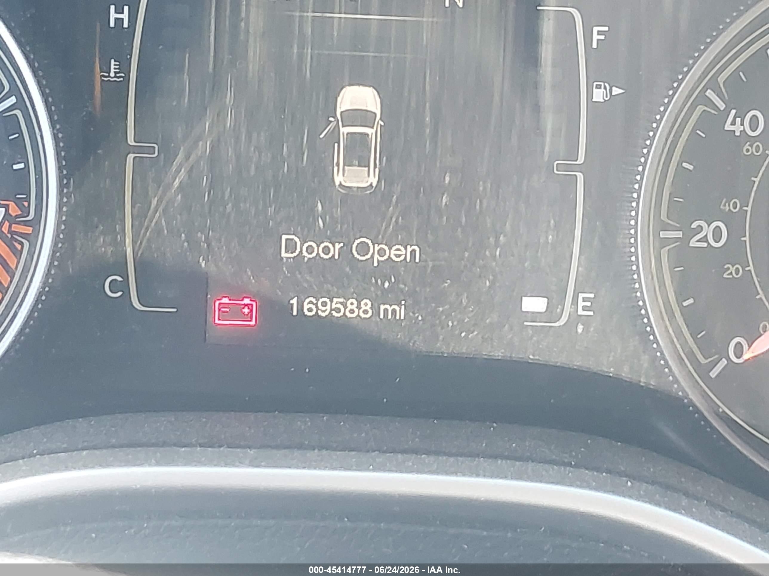 2014 Jeep Cherokee Latitude Серебряный vin: 1C4PJMCS5EW108571