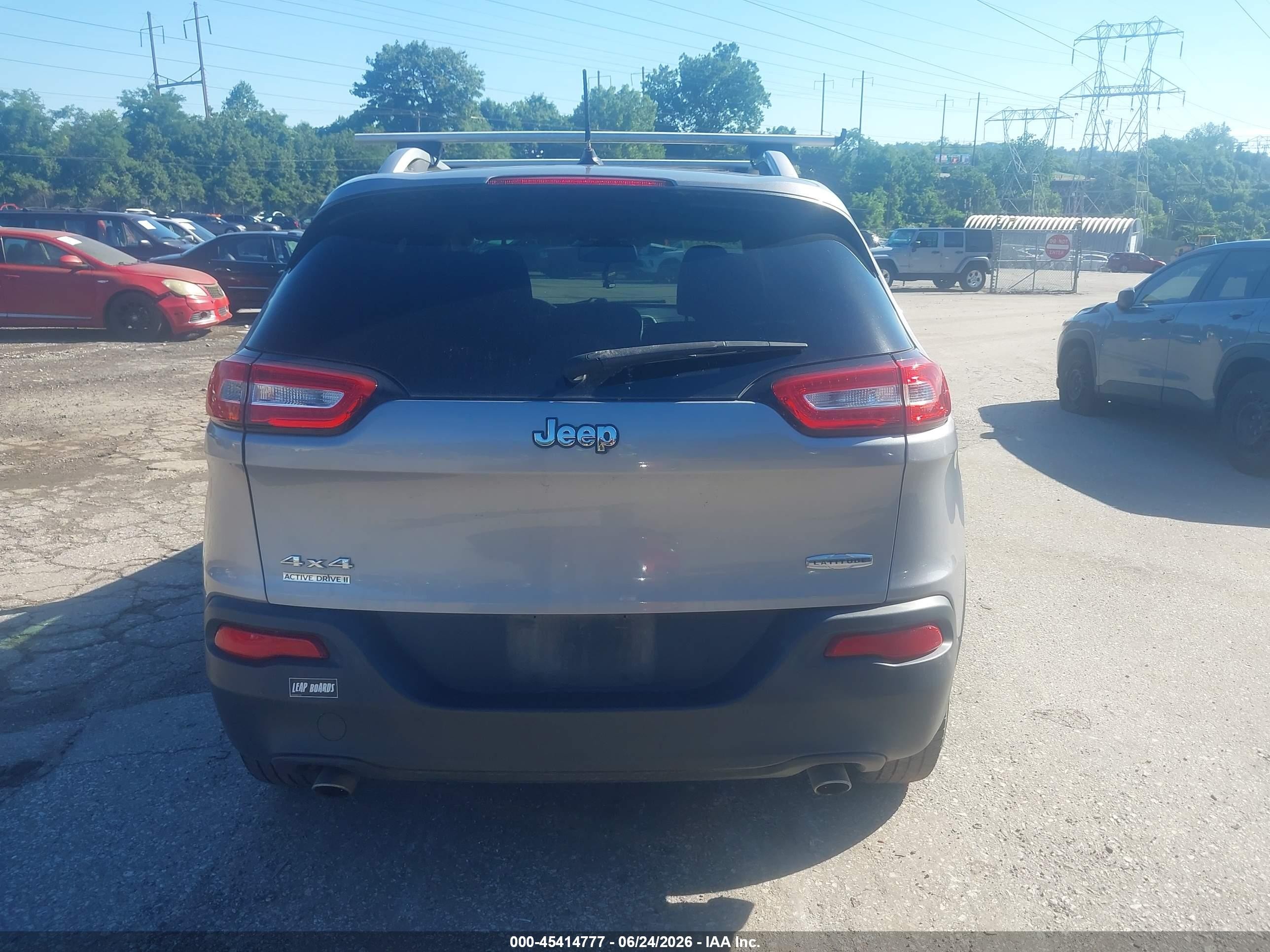 2014 Jeep Cherokee Latitude Серебряный vin: 1C4PJMCS5EW108571