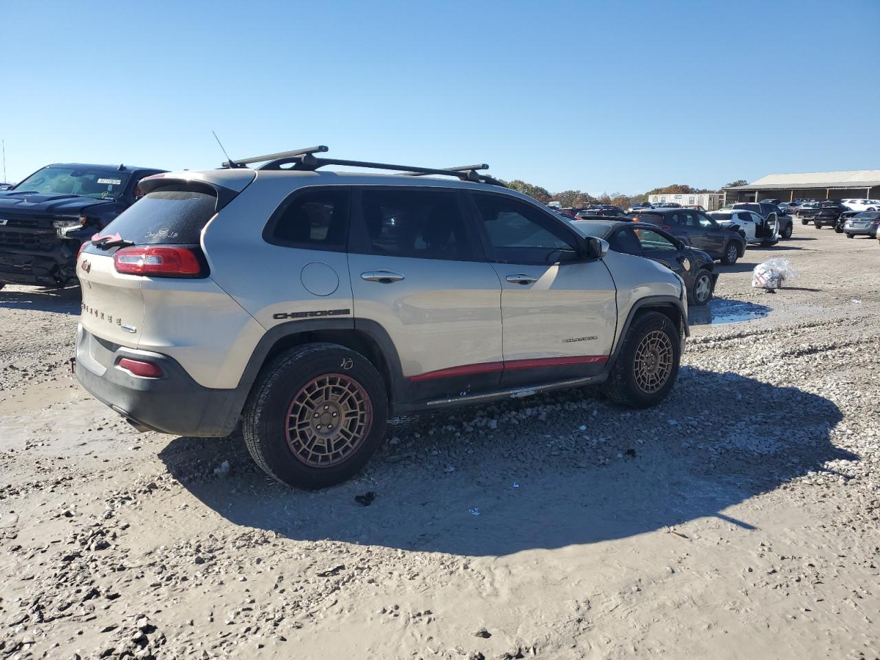 2014 Jeep Cherokee Latitude Cream vin: 1C4PJMCS5EW184209