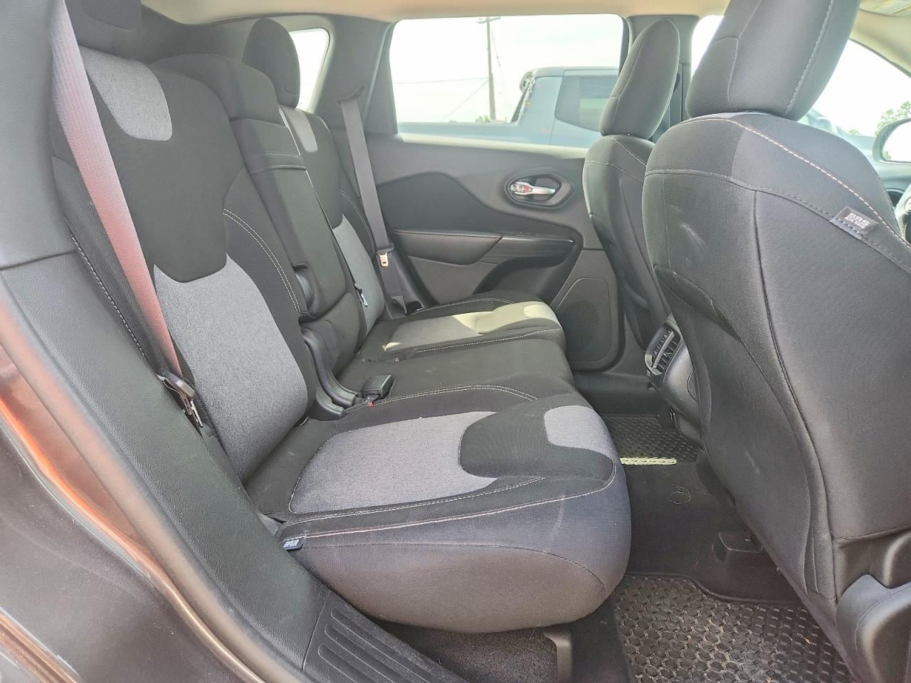 2014 Jeep Cherokee Latitude Gray vin: 1C4PJMCS5EW197431