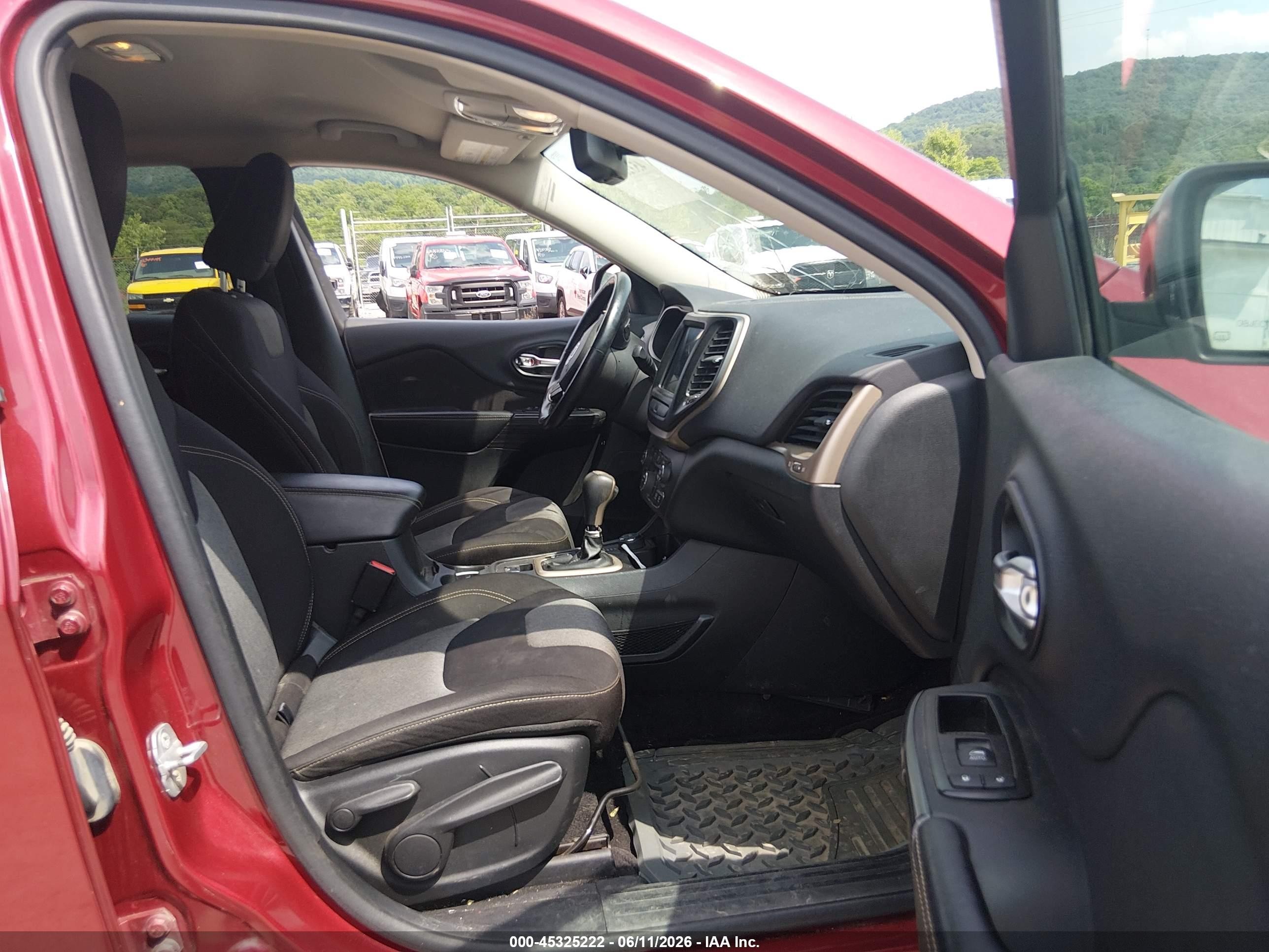 2014 Jeep Cherokee Latitude Burgundy vin: 1C4PJMCS5EW268451
