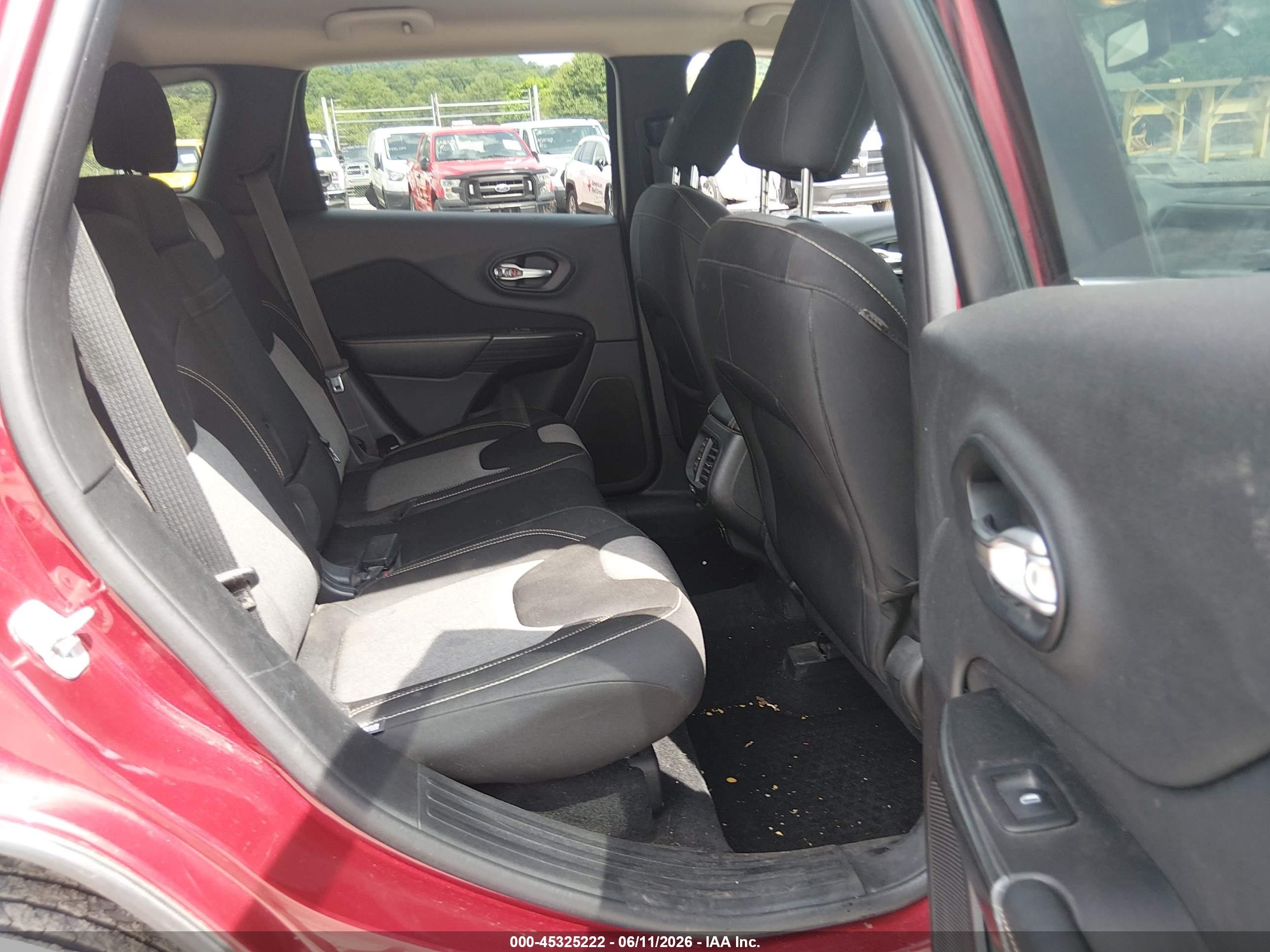 2014 Jeep Cherokee Latitude Burgundy vin: 1C4PJMCS5EW268451
