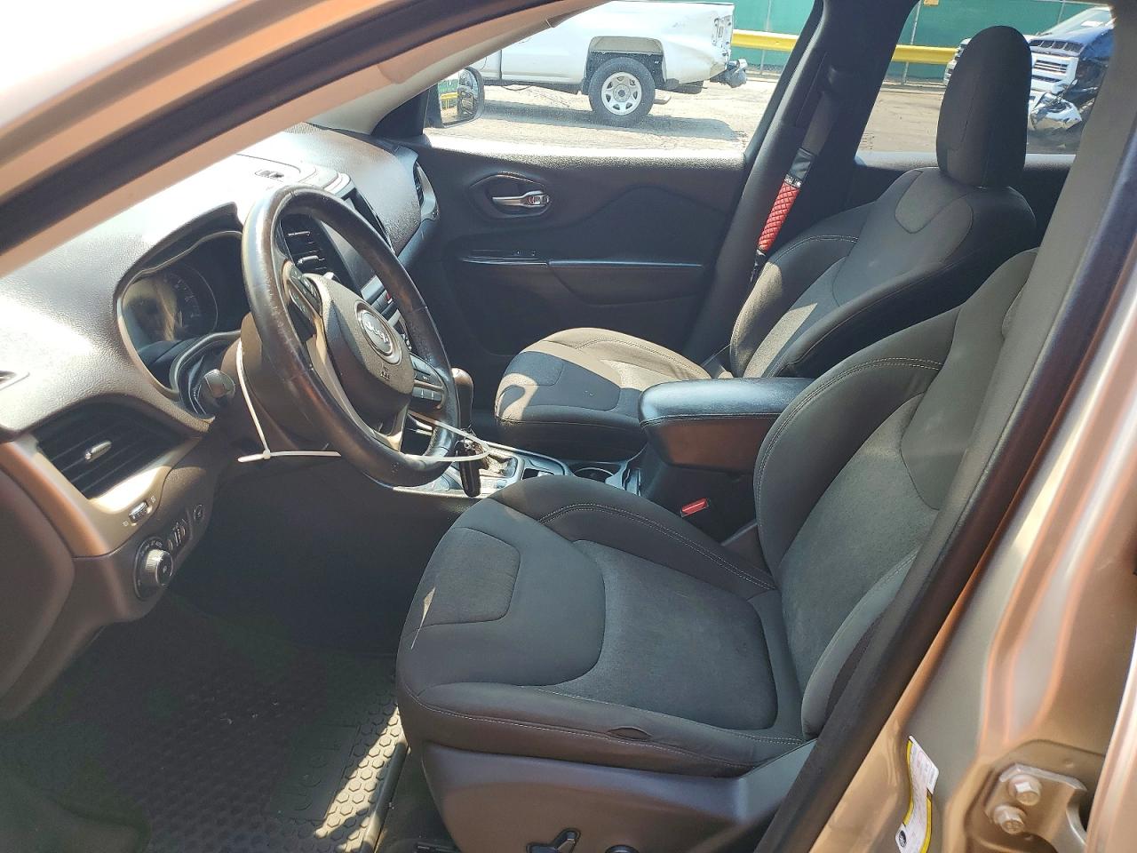2014 Jeep Cherokee Latitude Gold vin: 1C4PJMCS5EW285377
