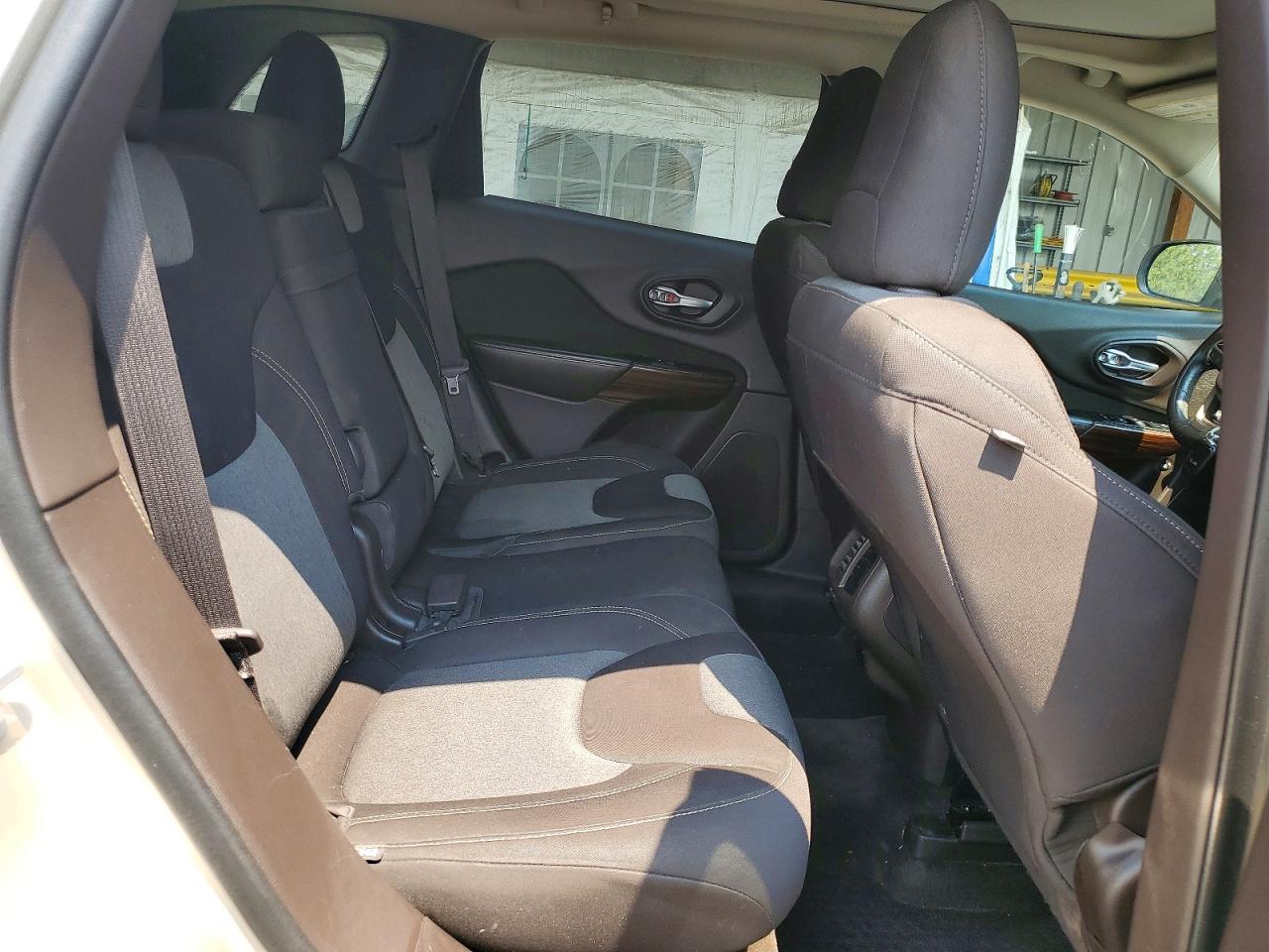 2014 Jeep Cherokee Latitude Gold vin: 1C4PJMCS5EW285377