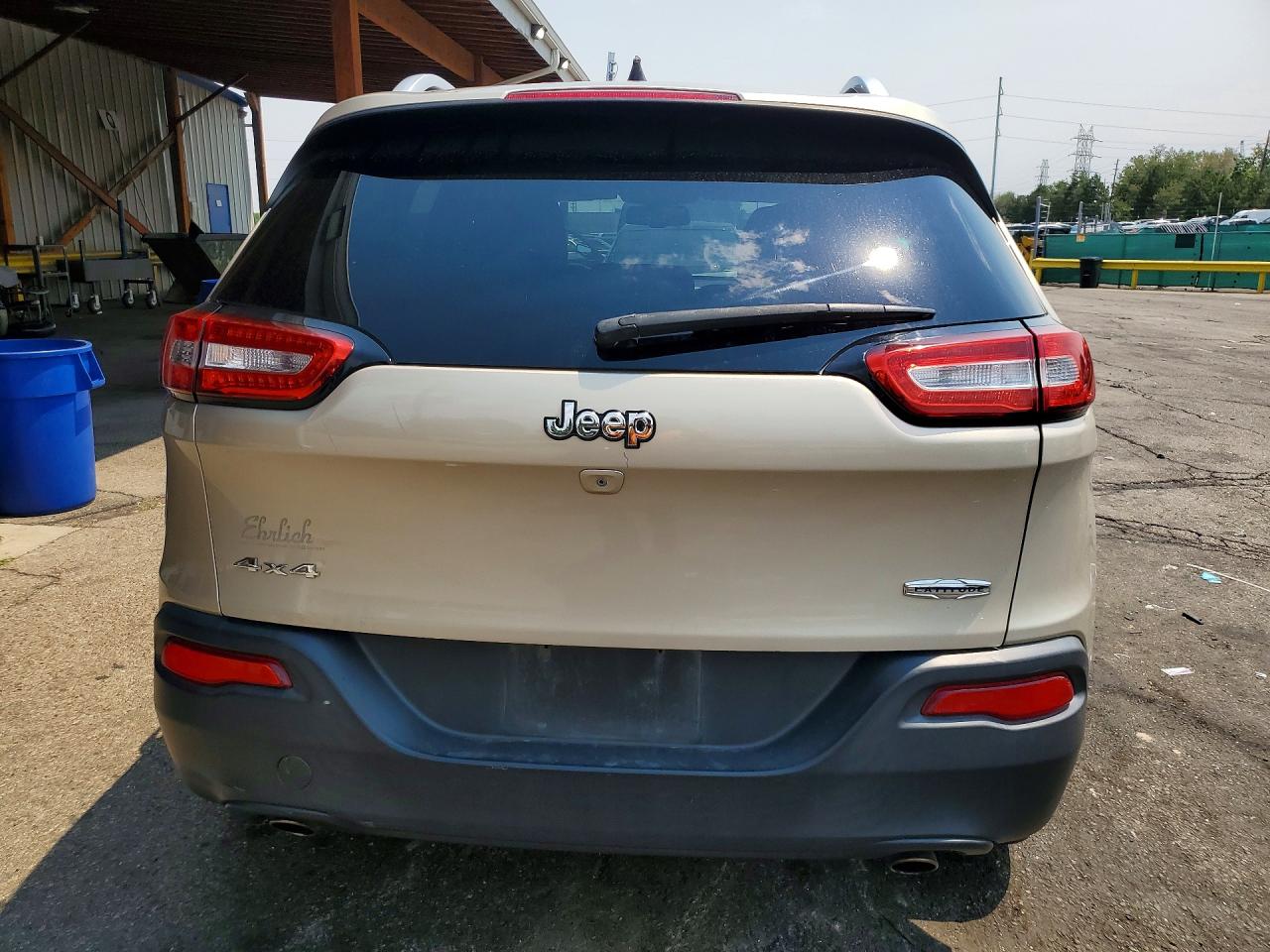 2014 Jeep Cherokee Latitude Gold vin: 1C4PJMCS5EW285377