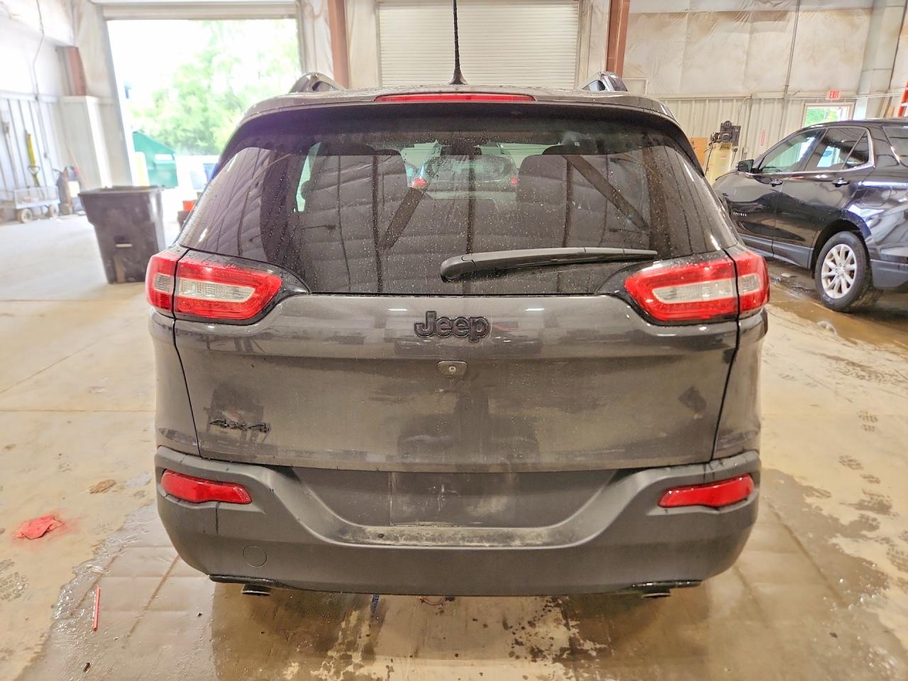 2014 Jeep Cherokee Latitude Gray vin: 1C4PJMCS5EW298341