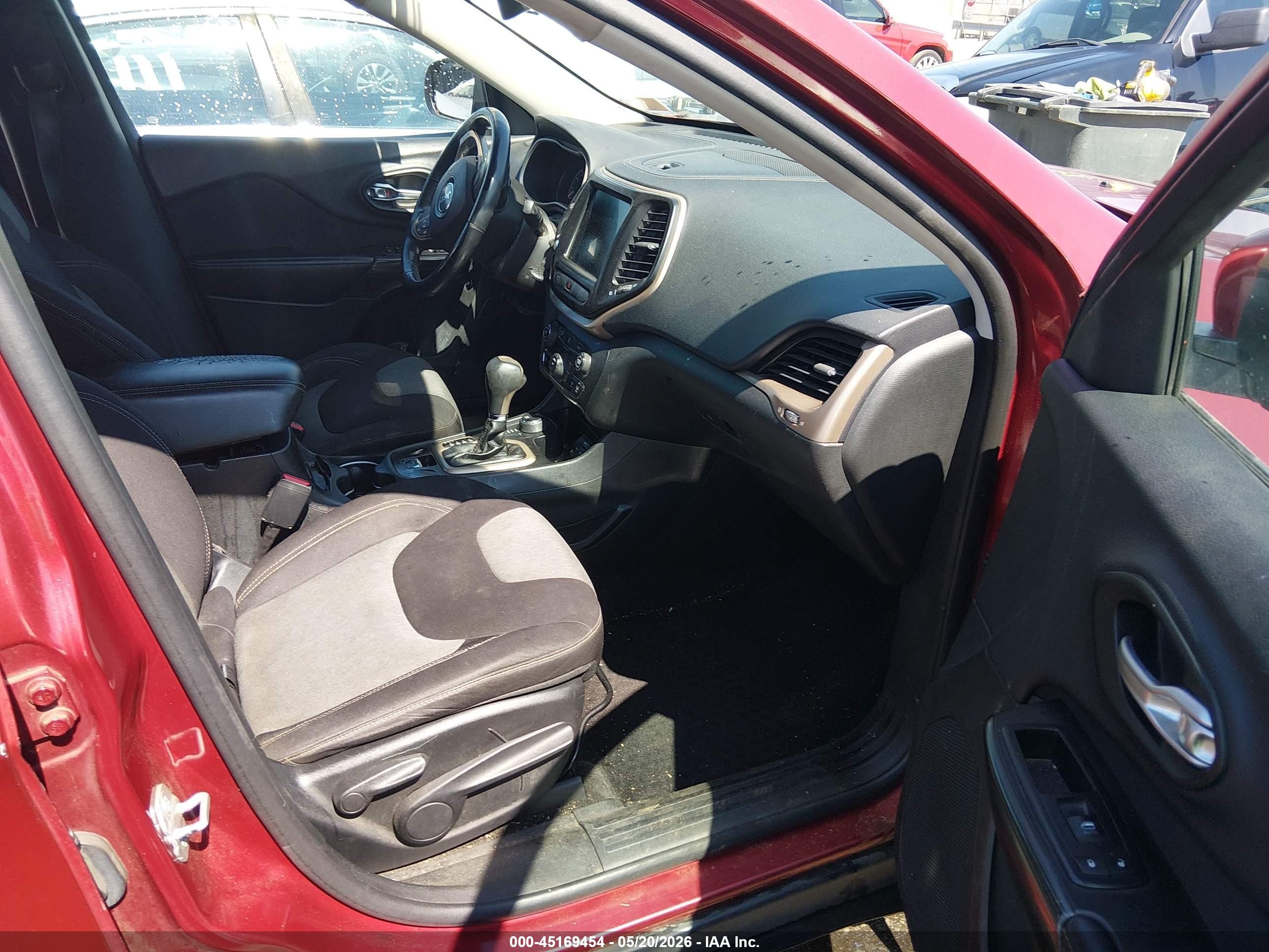 2014 Jeep Cherokee Latitude Burgundy vin: 1C4PJMCS5EW317695