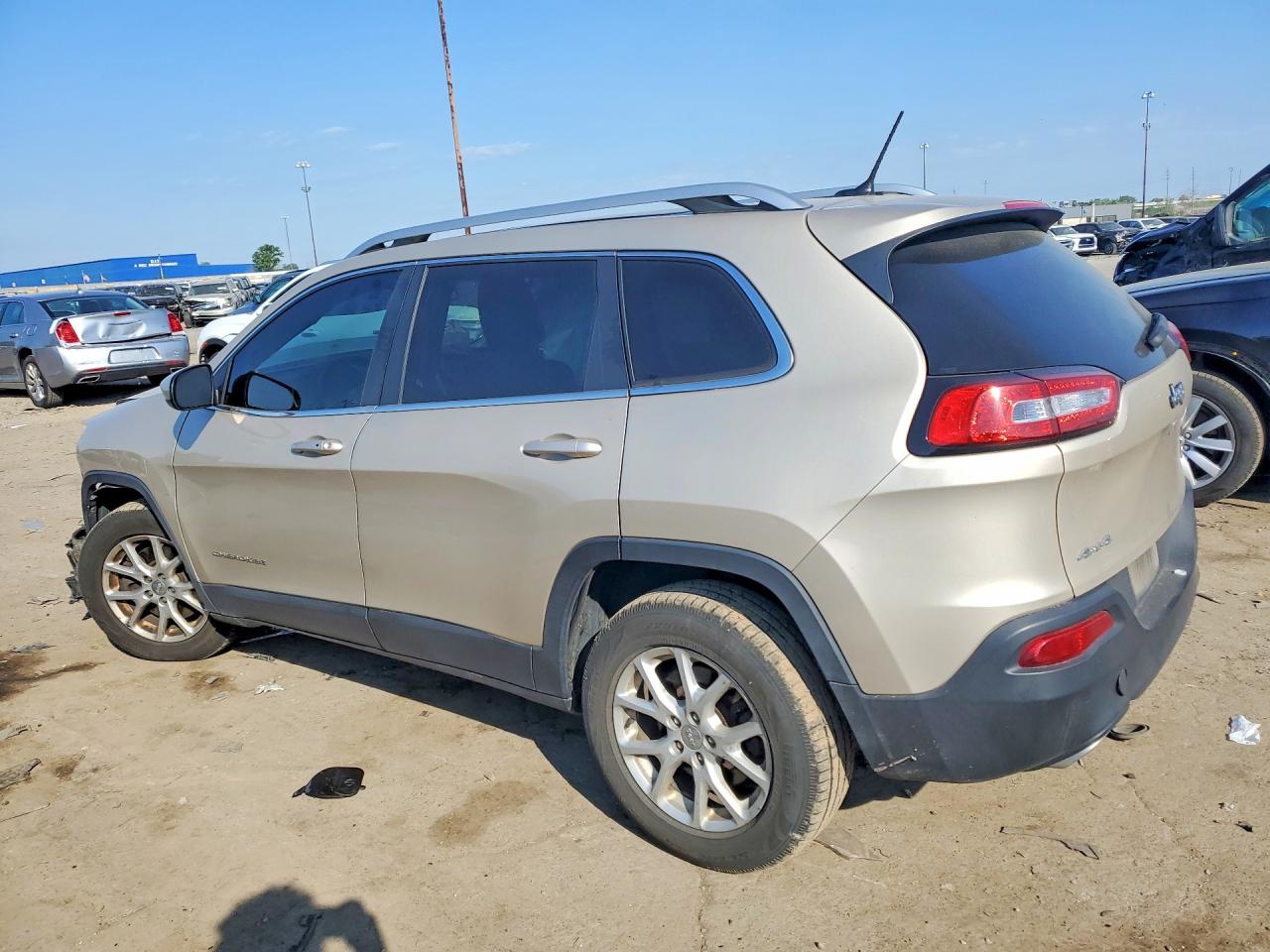 2015 Jeep Cherokee Latitude Желто-коричневый vin: 1C4PJMCS5FW501245
