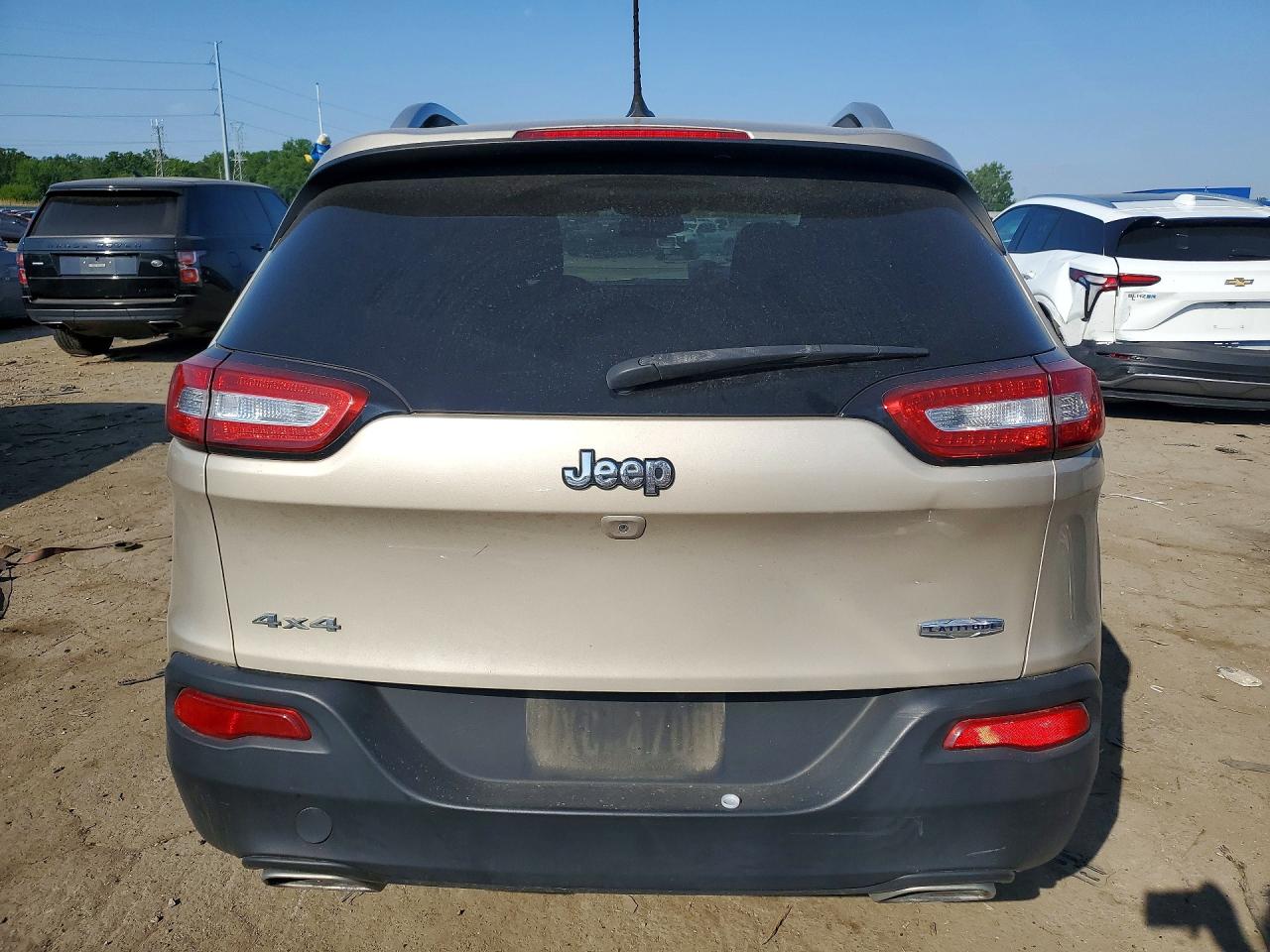 2015 Jeep Cherokee Latitude Желто-коричневый vin: 1C4PJMCS5FW501245