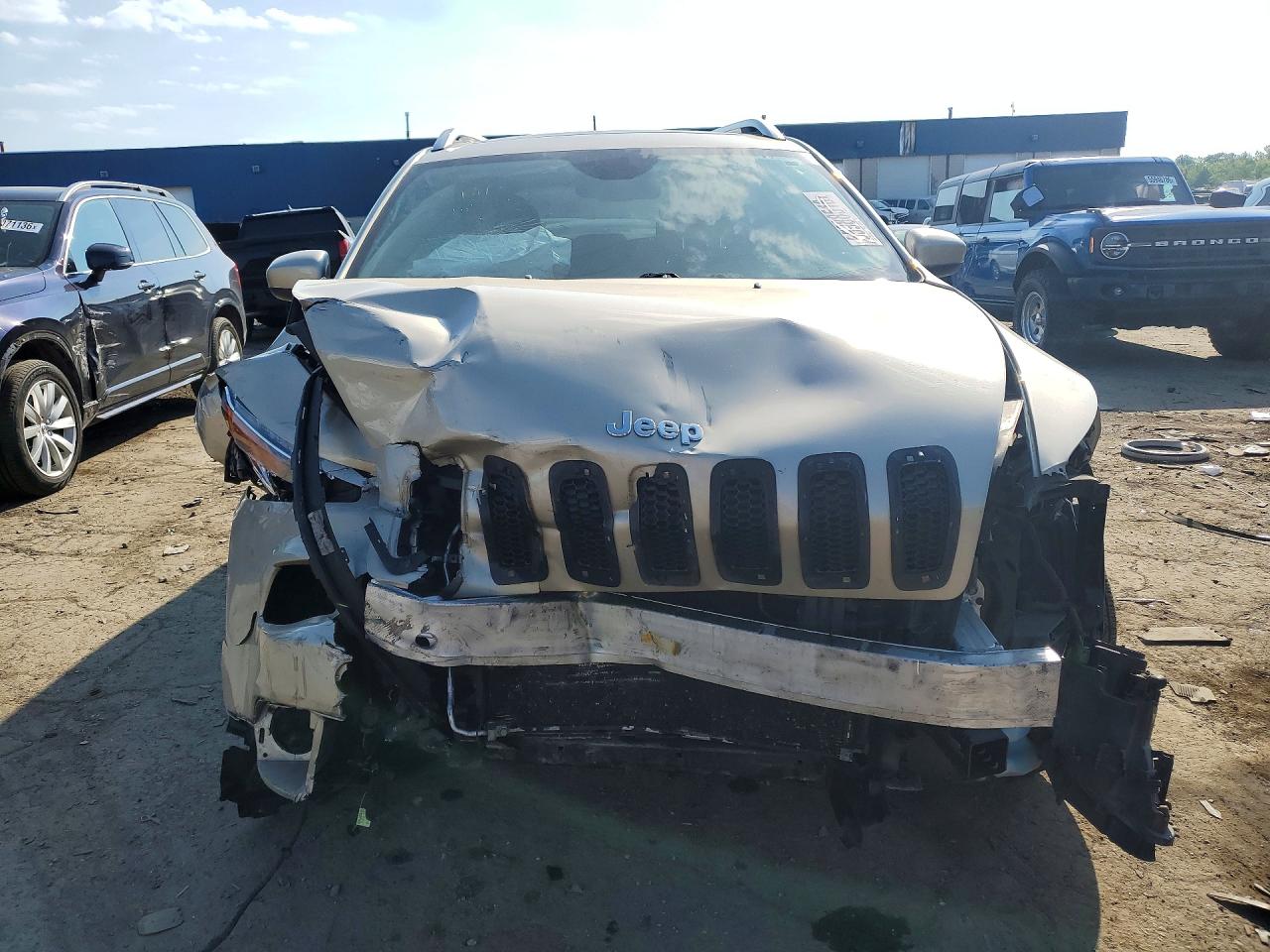 2015 Jeep Cherokee Latitude Желто-коричневый vin: 1C4PJMCS5FW501245