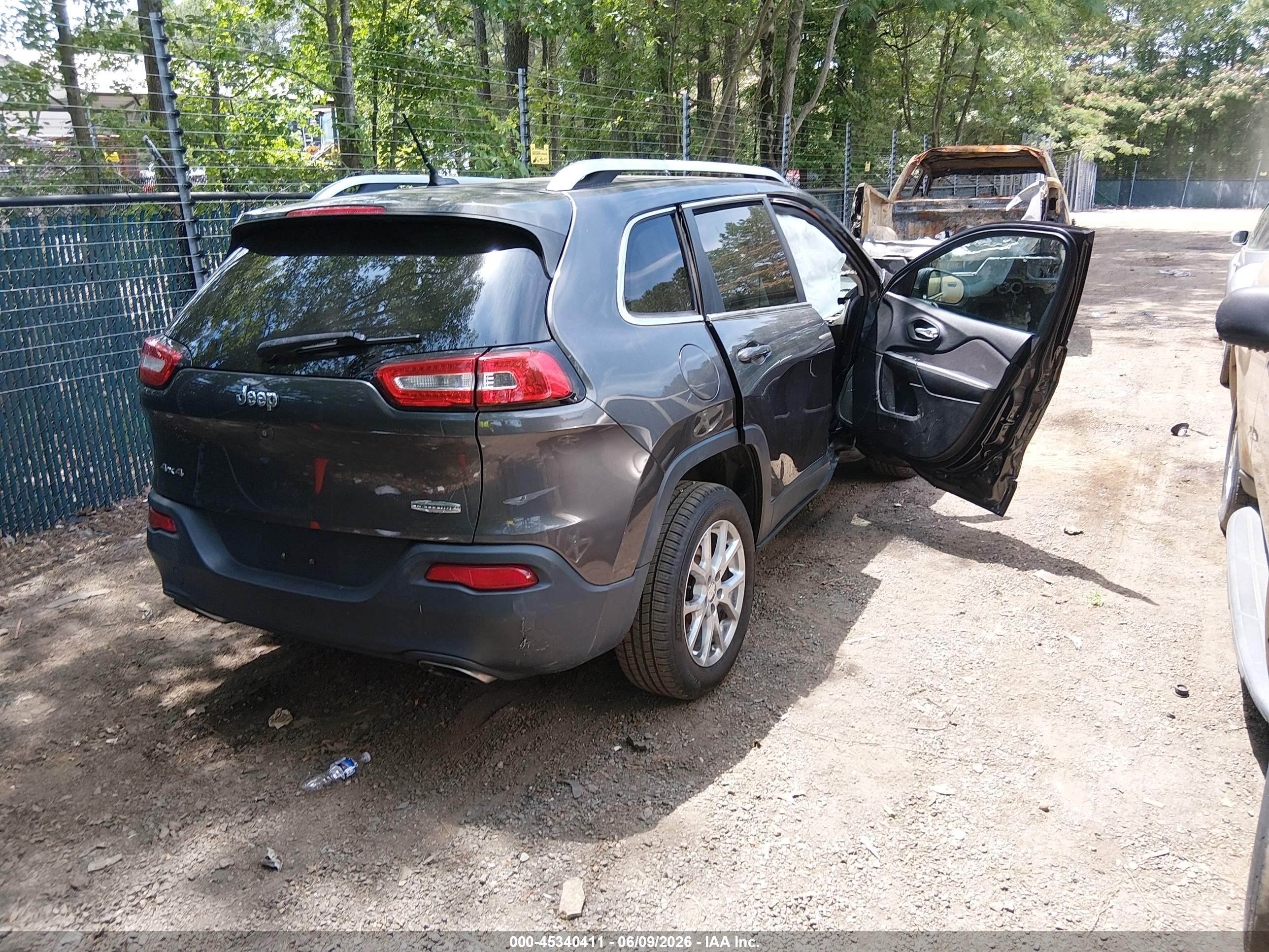 2015 Jeep Cherokee Latitude Gray vin: 1C4PJMCS5FW504873