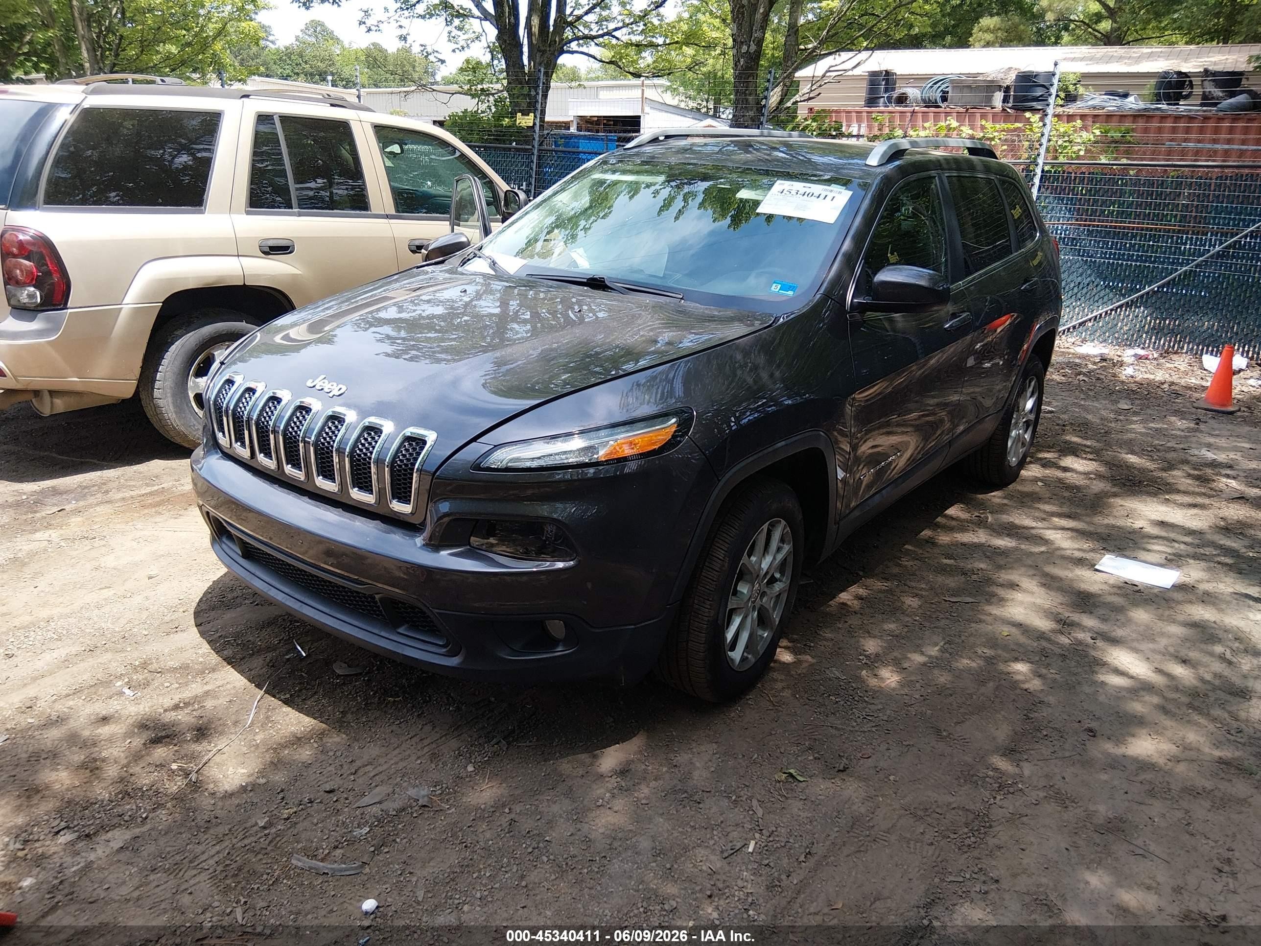 2015 Jeep Cherokee Latitude Gray vin: 1C4PJMCS5FW504873