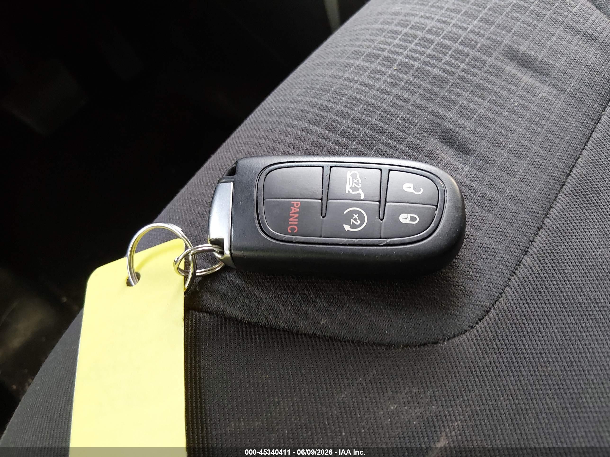 2015 Jeep Cherokee Latitude Gray vin: 1C4PJMCS5FW504873