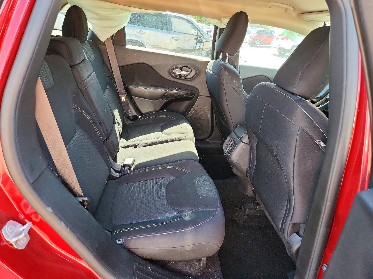 2015 Jeep Cherokee Latitude Burgundy vin: 1C4PJMCS5FW541454