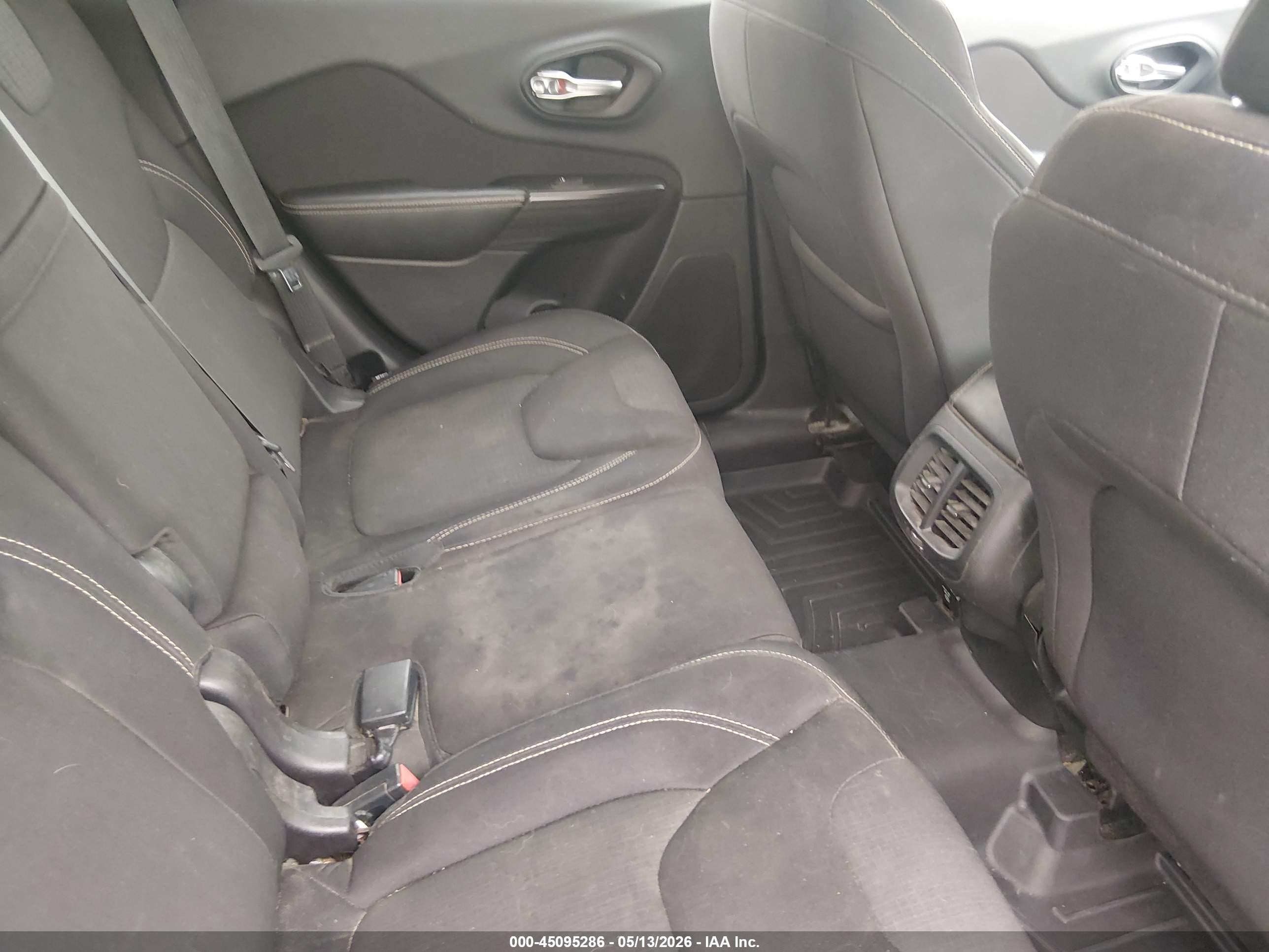 2015 Jeep Cherokee Latitude Black vin: 1C4PJMCS5FW559033