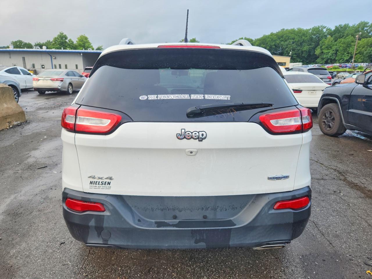 2015 Jeep Cherokee Latitude White vin: 1C4PJMCS5FW588855