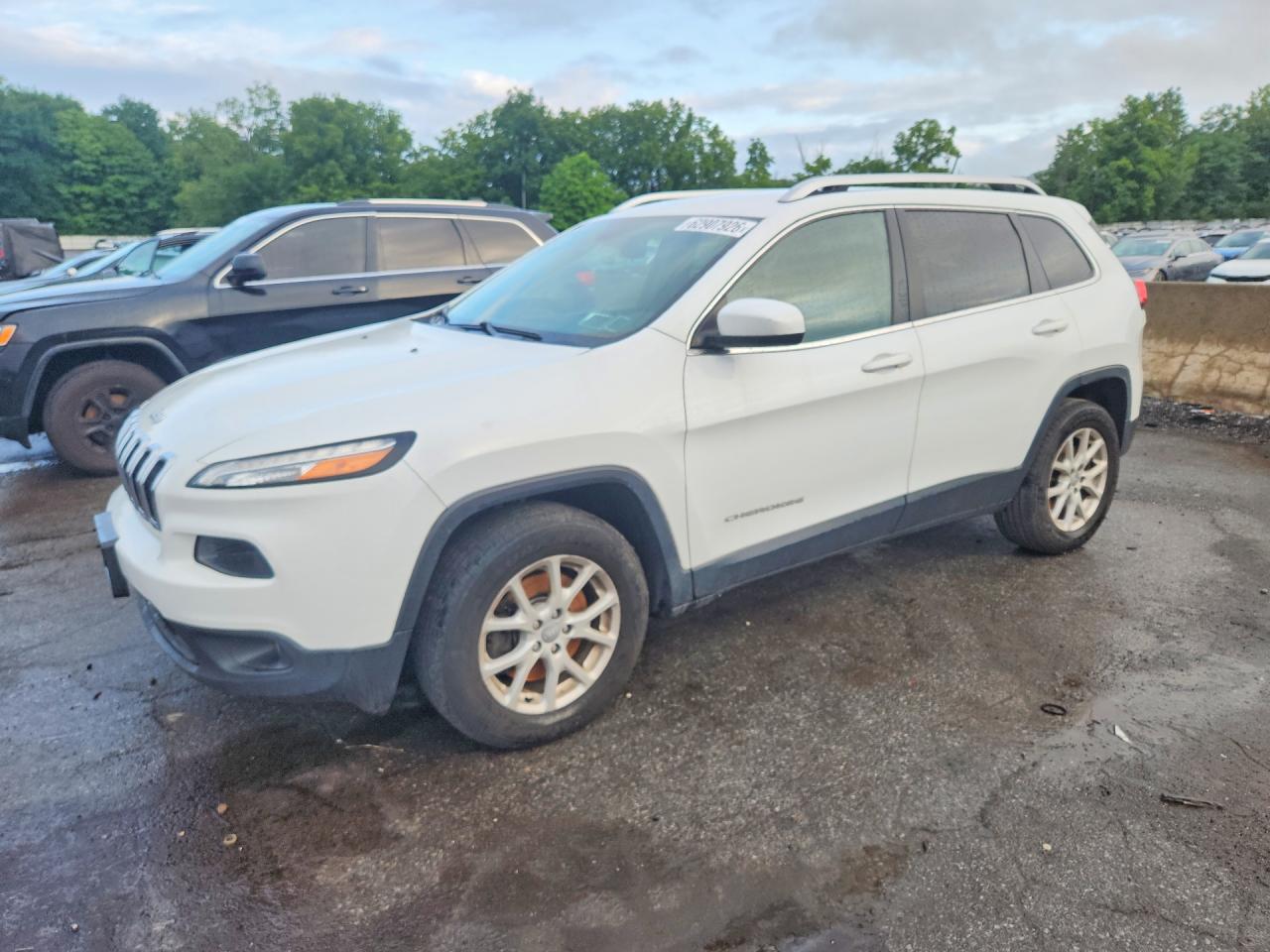 2015 Jeep Cherokee Latitude White vin: 1C4PJMCS5FW588855