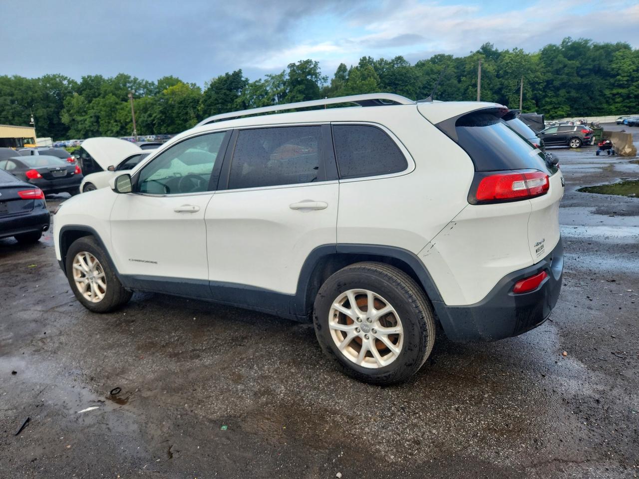 2015 Jeep Cherokee Latitude White vin: 1C4PJMCS5FW588855