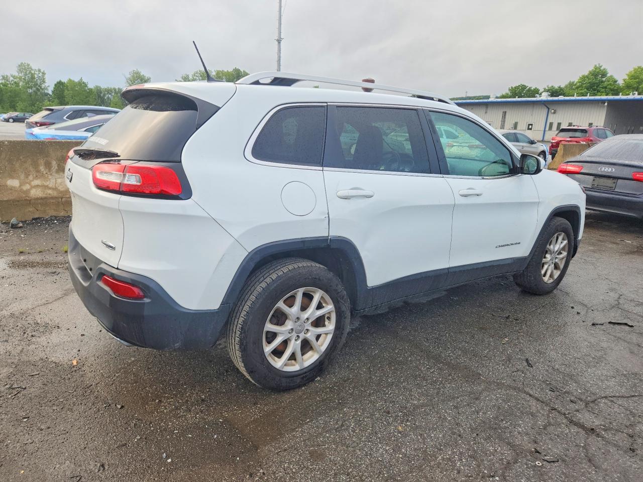 2015 Jeep Cherokee Latitude White vin: 1C4PJMCS5FW588855