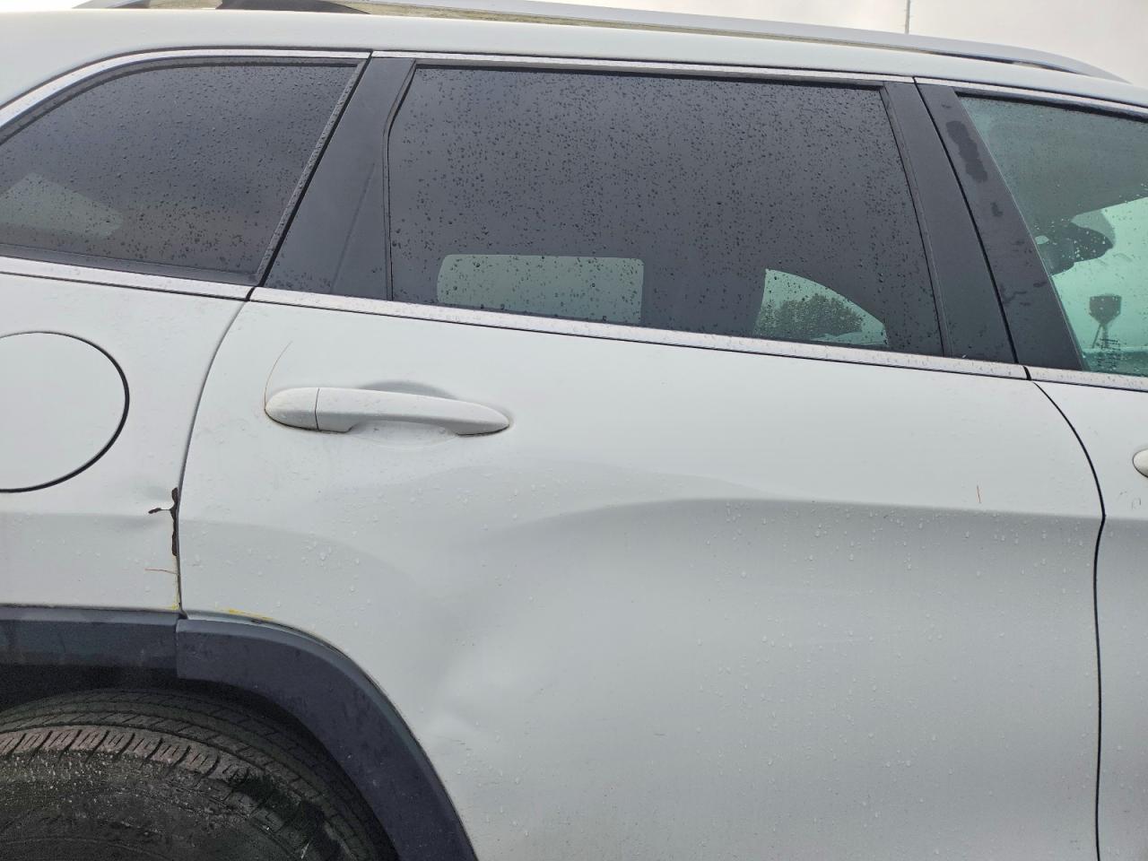 2015 Jeep Cherokee Latitude White vin: 1C4PJMCS5FW588855