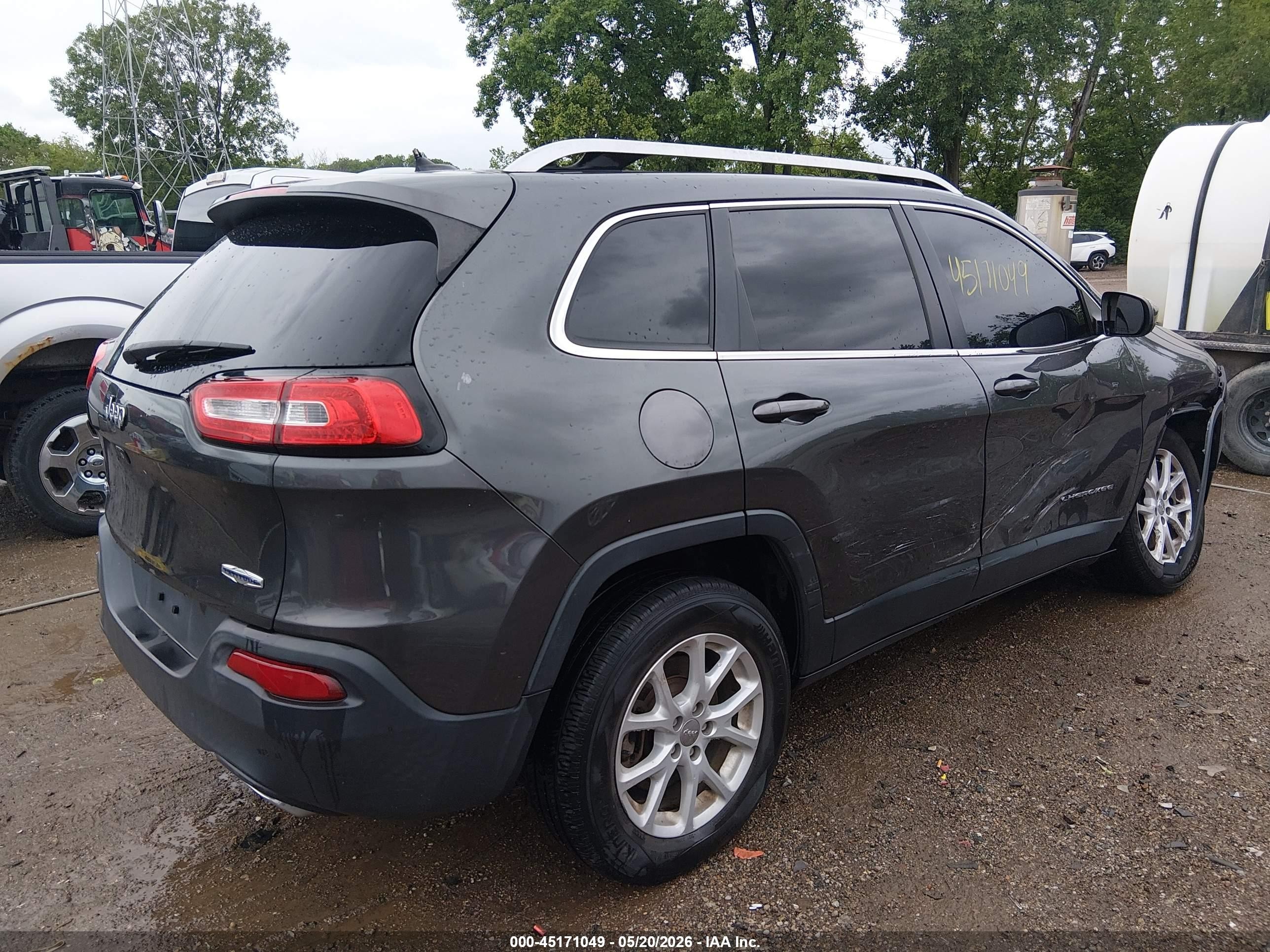 2015 Jeep Cherokee Latitude Gray vin: 1C4PJMCS5FW599838