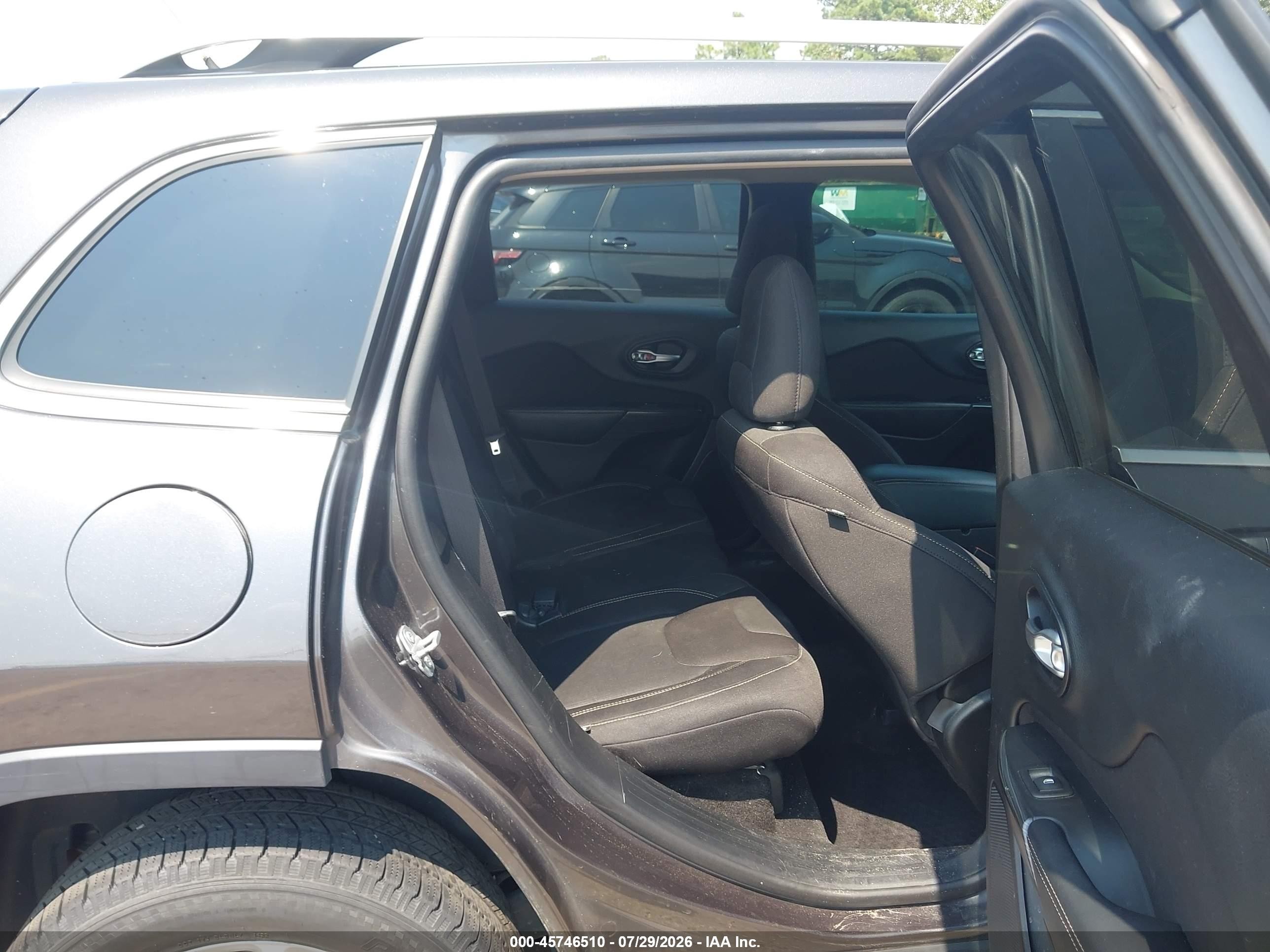2015 Jeep Cherokee Latitude Black vin: 1C4PJMCS5FW601071