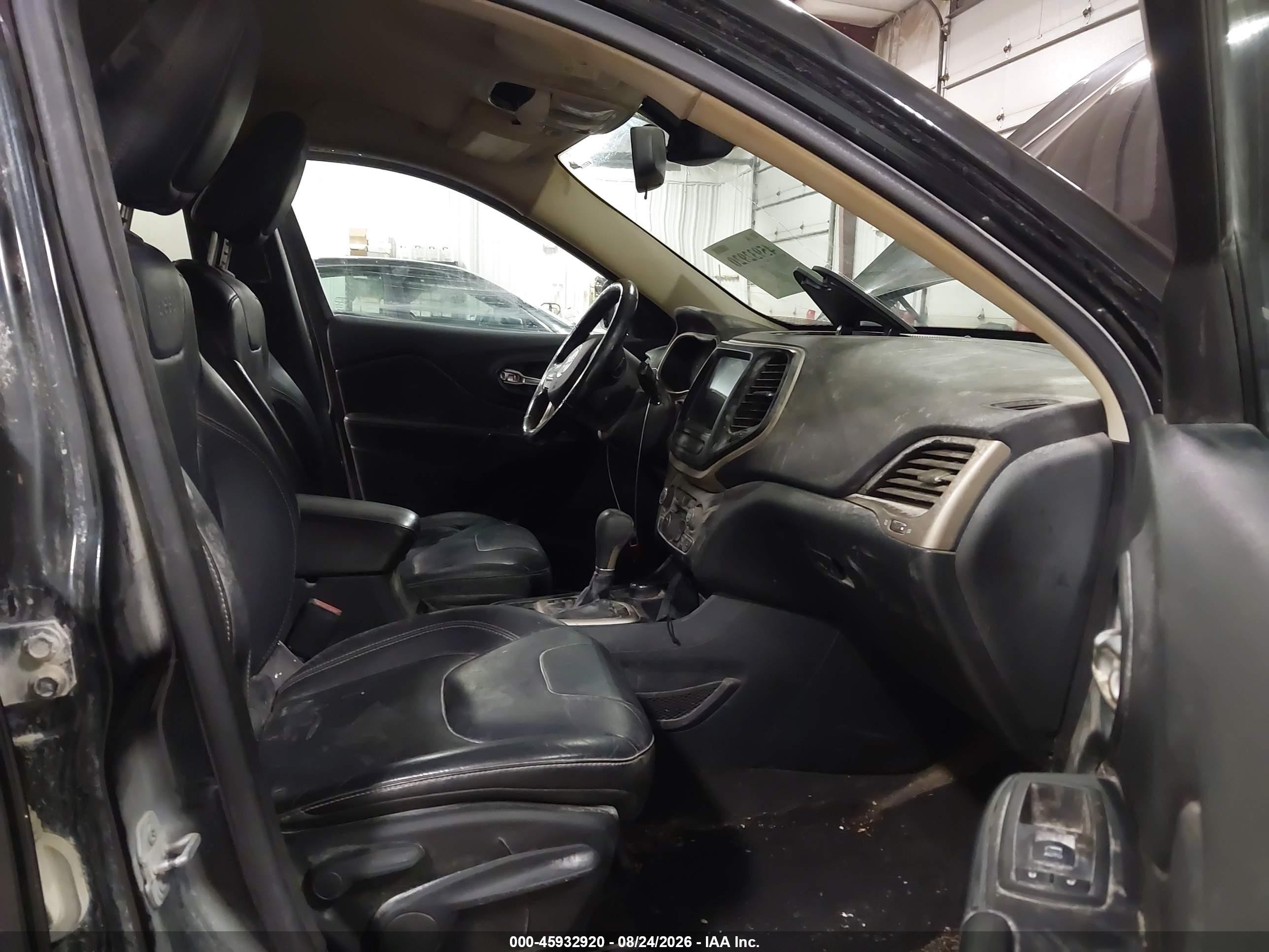 2015 Jeep Cherokee Latitude Black vin: 1C4PJMCS5FW614905