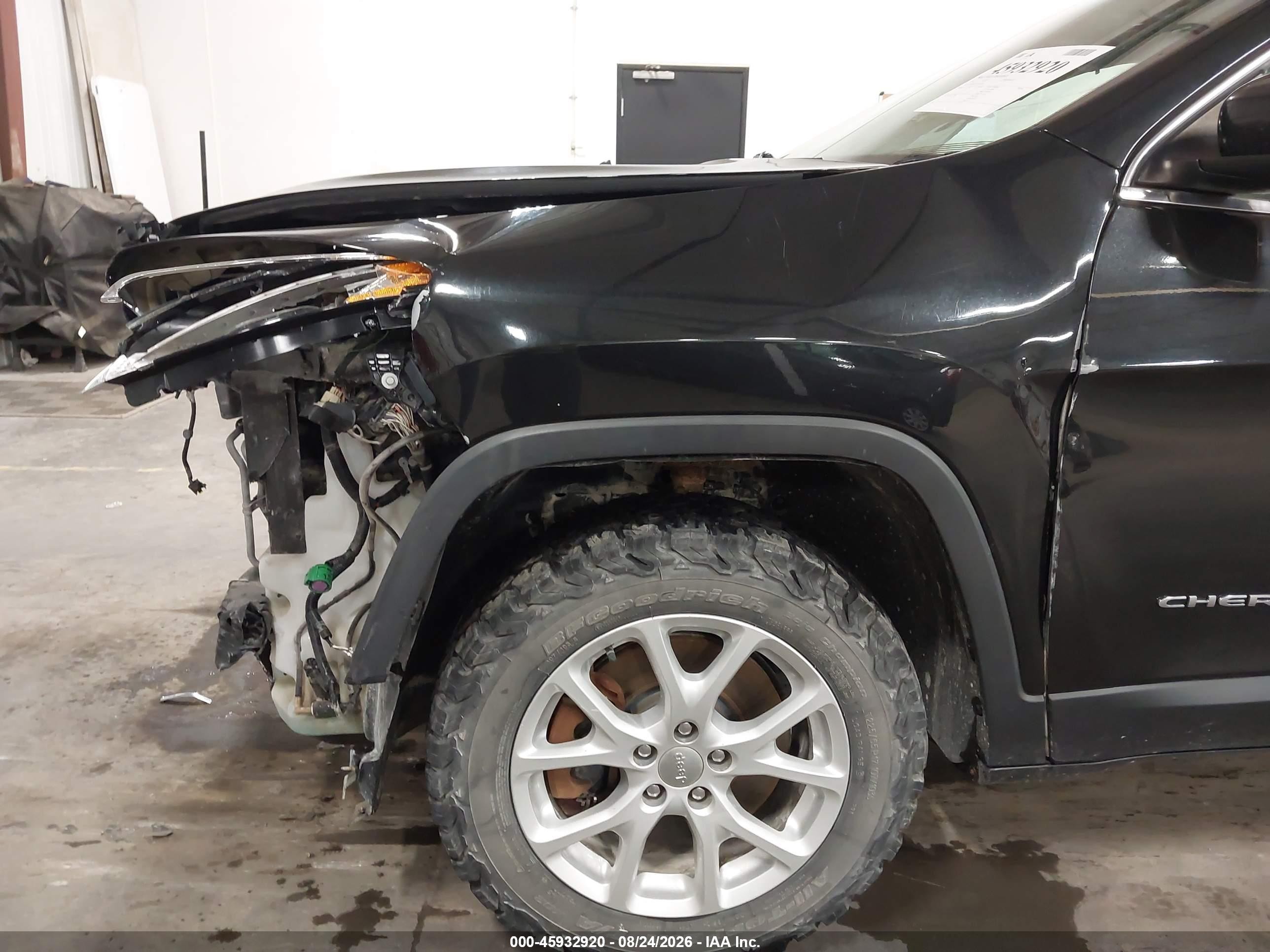 2015 Jeep Cherokee Latitude Black vin: 1C4PJMCS5FW614905