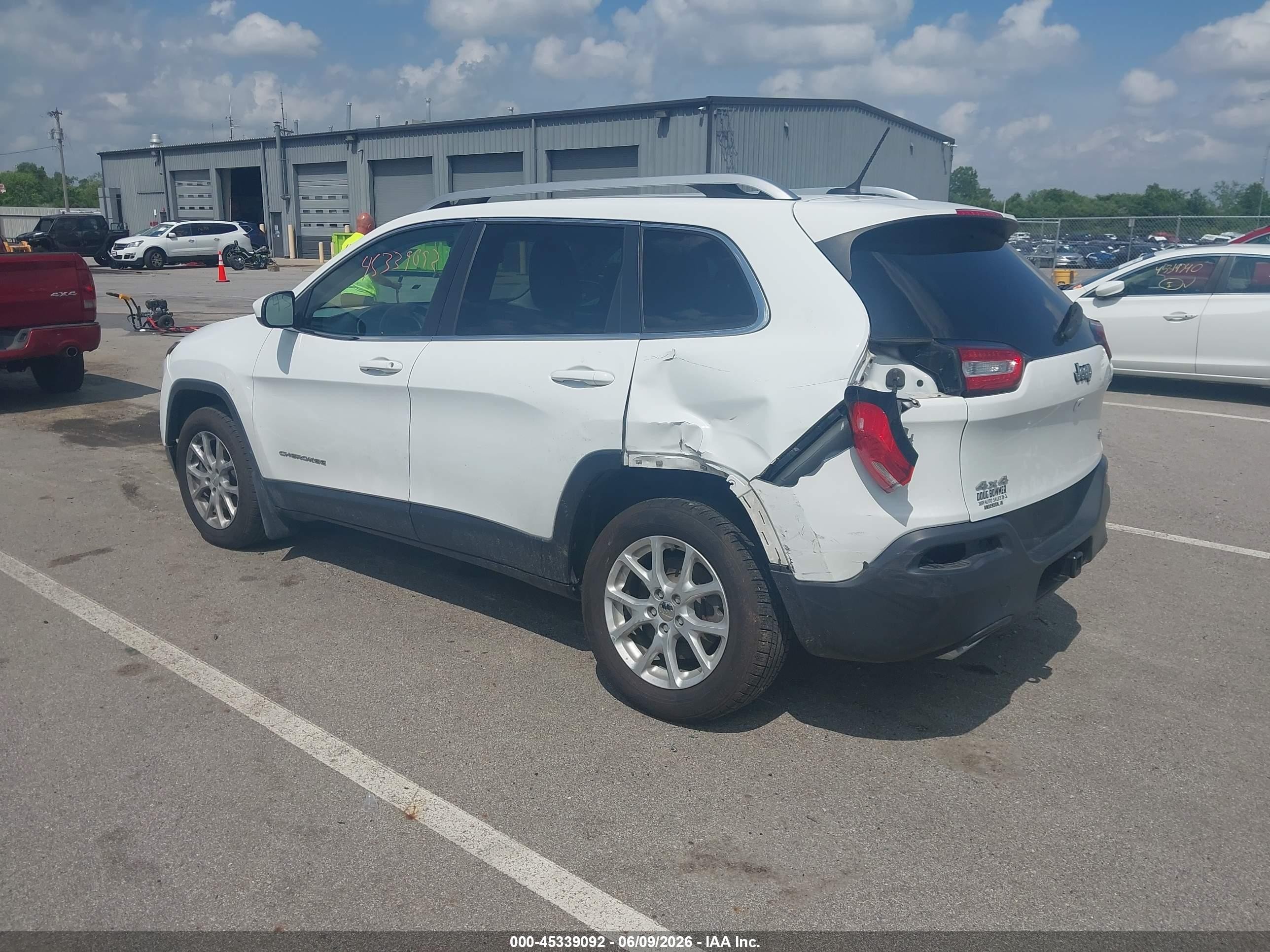 2015 Jeep Cherokee Latitude White vin: 1C4PJMCS5FW652537