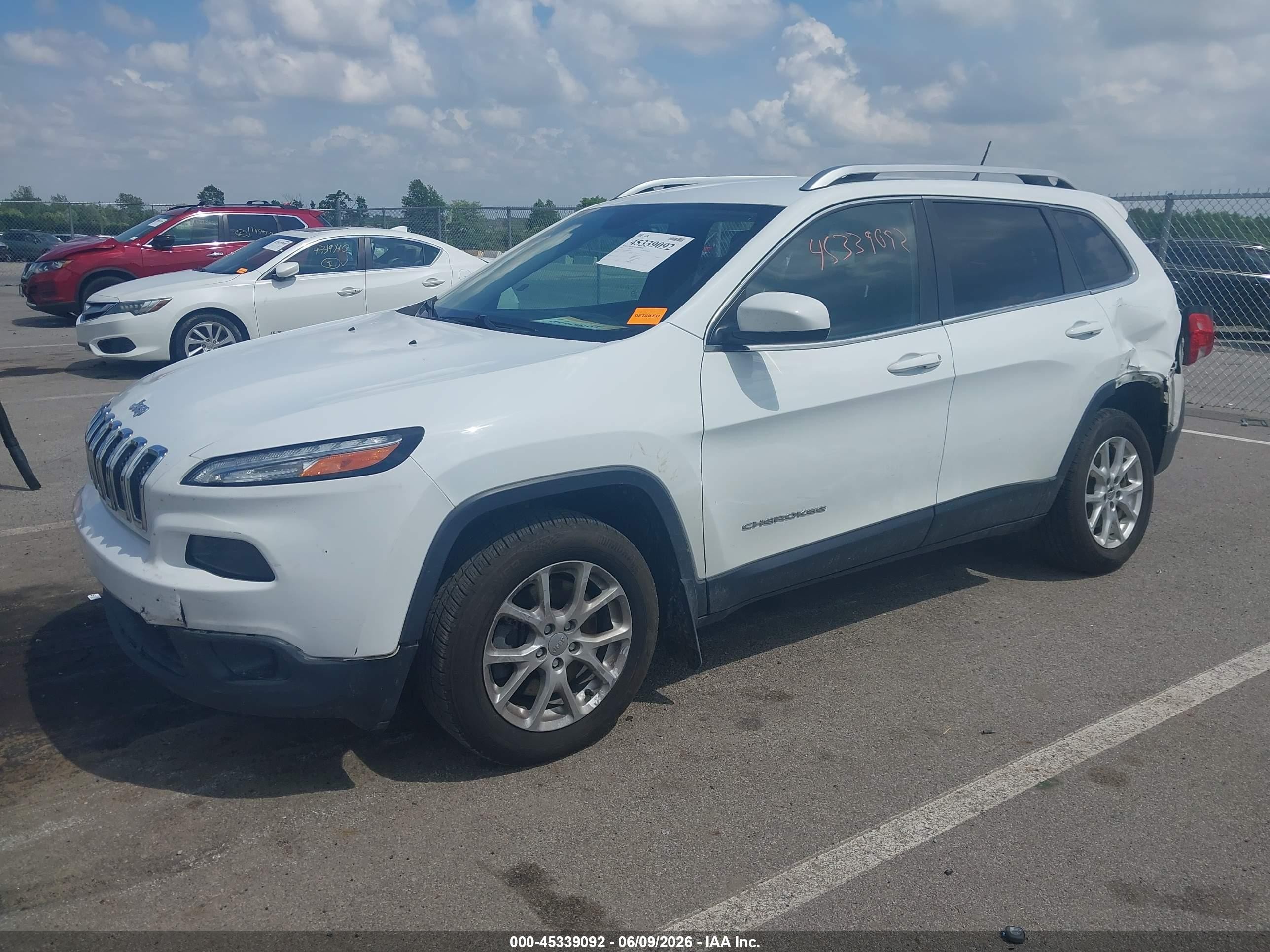 2015 Jeep Cherokee Latitude White vin: 1C4PJMCS5FW652537