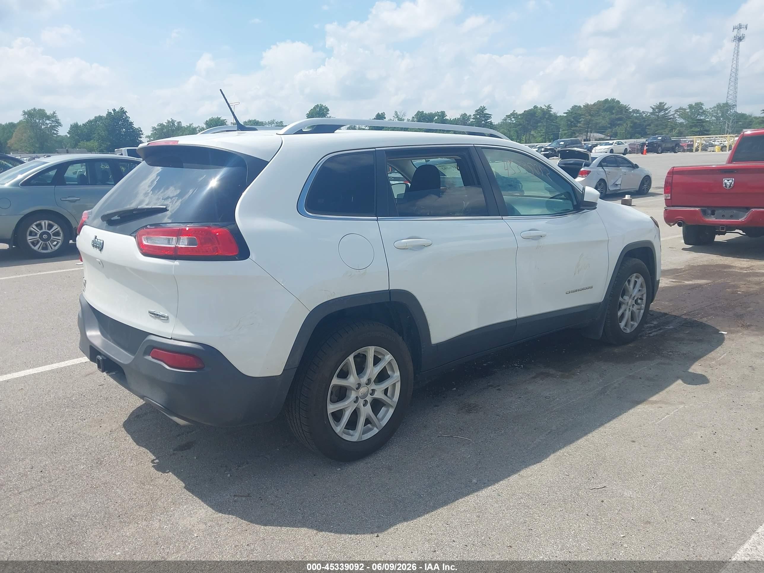 2015 Jeep Cherokee Latitude White vin: 1C4PJMCS5FW652537