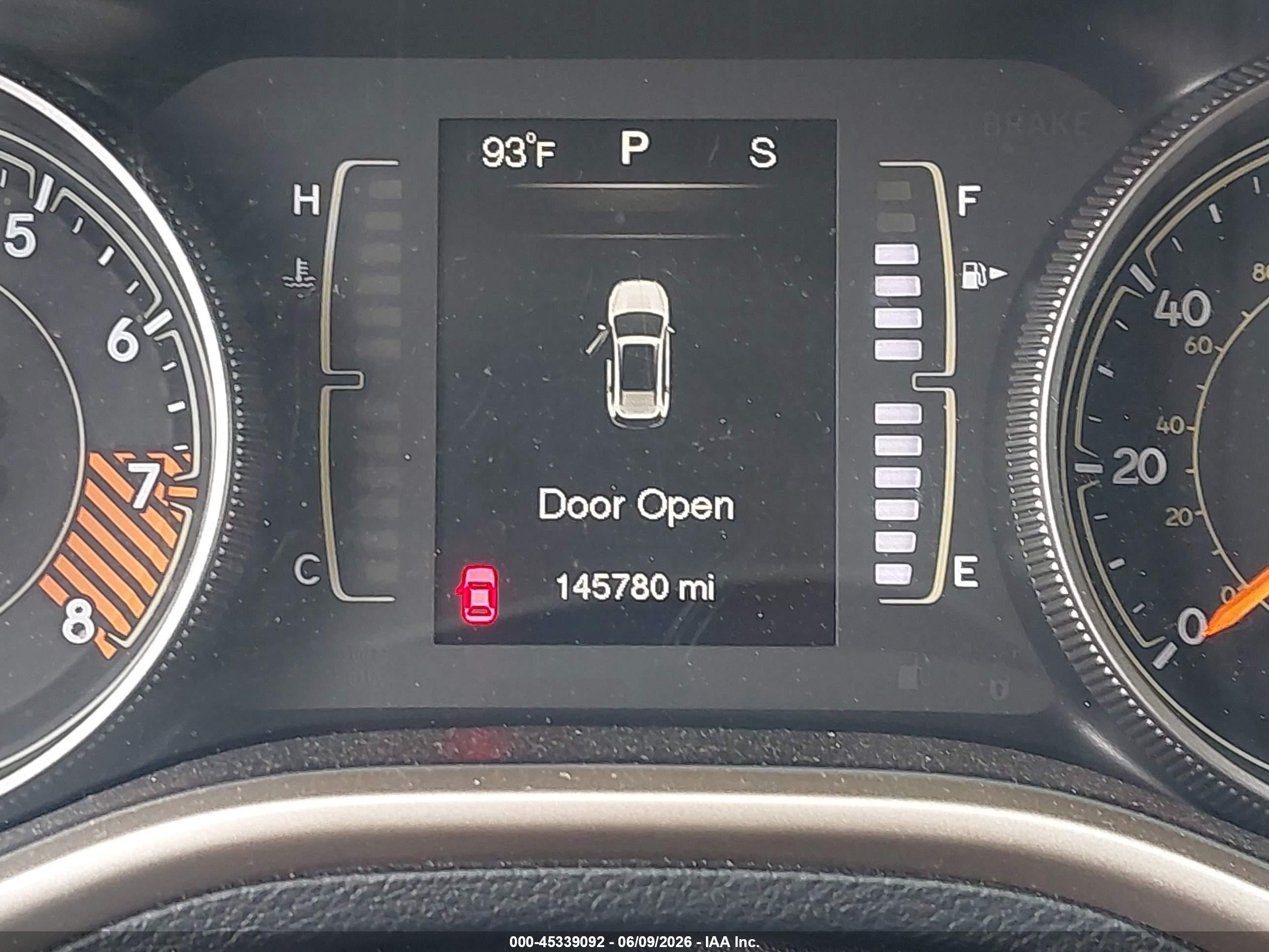 2015 Jeep Cherokee Latitude White vin: 1C4PJMCS5FW652537