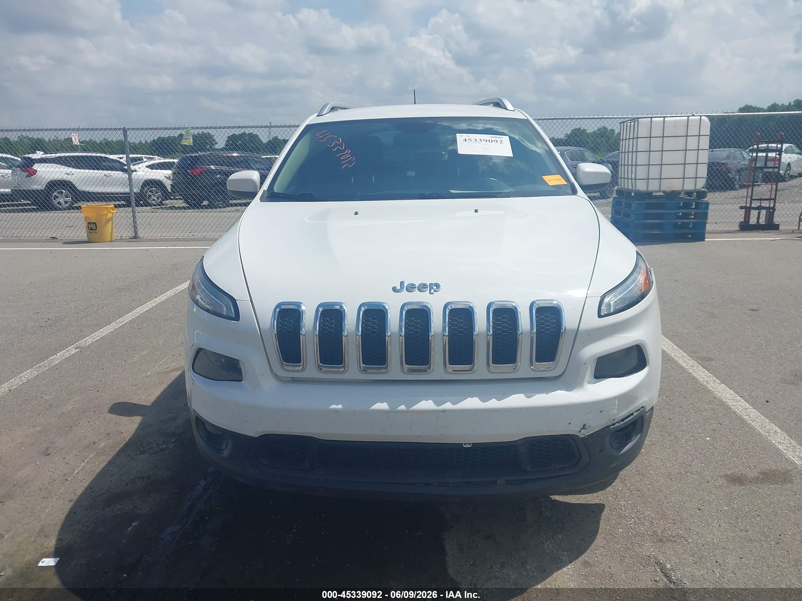2015 Jeep Cherokee Latitude White vin: 1C4PJMCS5FW652537