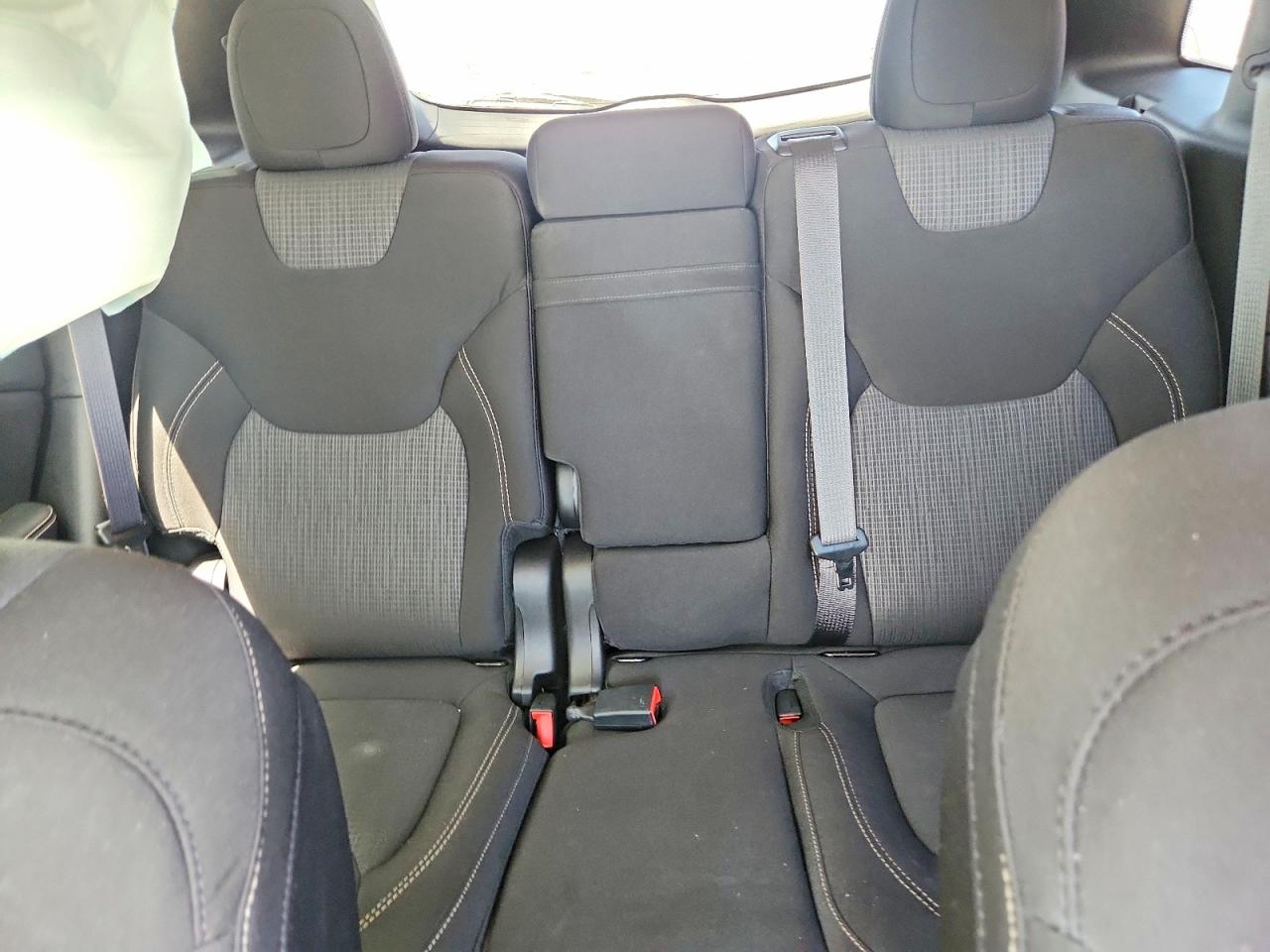 2015 Jeep Cherokee Latitude Gray vin: 1C4PJMCS5FW654417