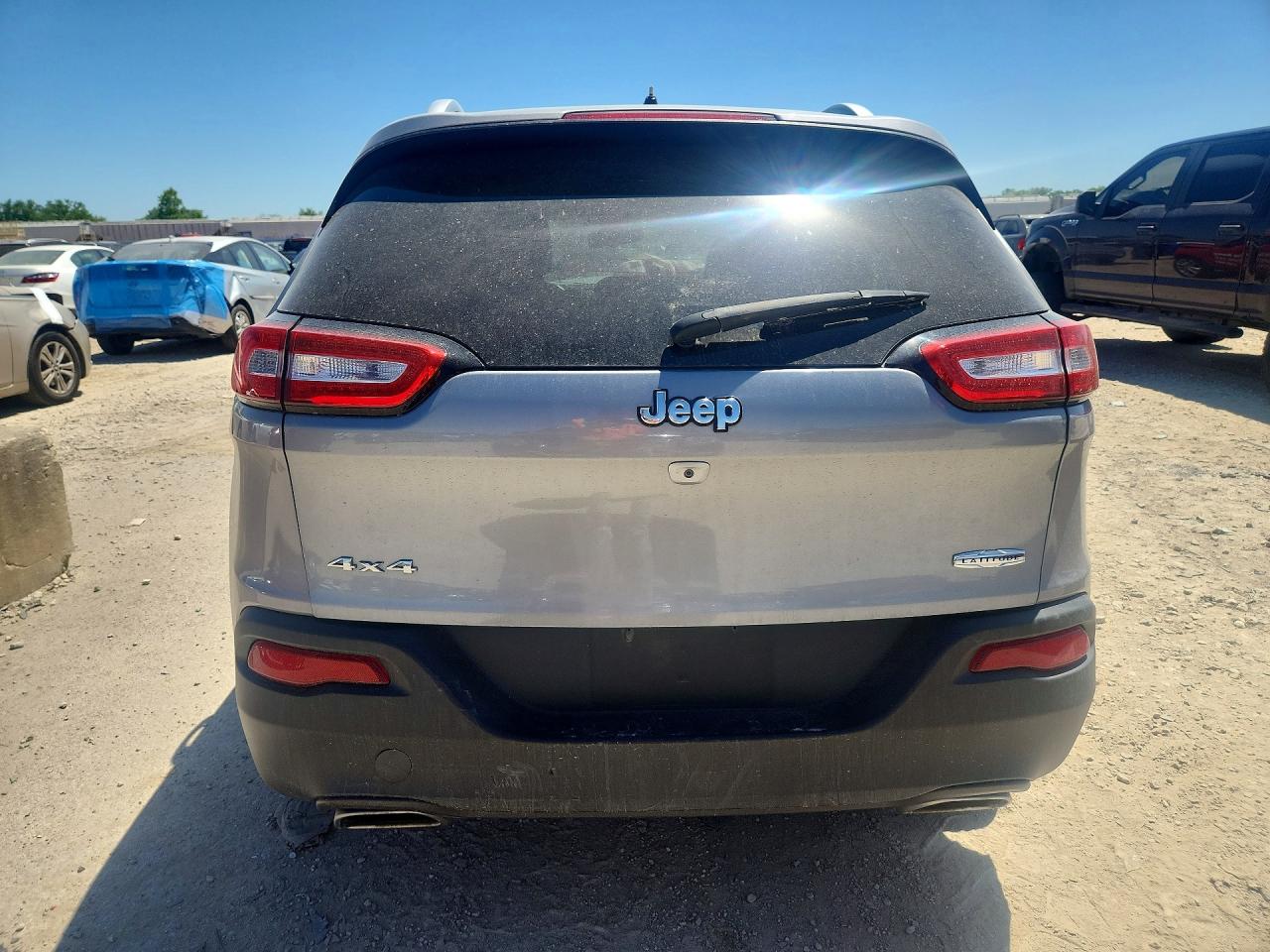 2015 Jeep Cherokee Latitude Gray vin: 1C4PJMCS5FW654417