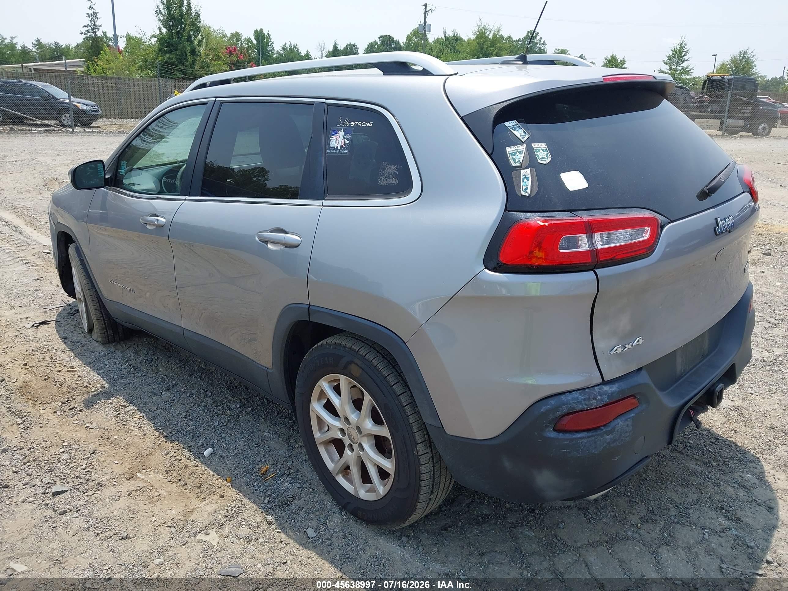 2015 Jeep Cherokee Latitude Silver vin: 1C4PJMCS5FW685750