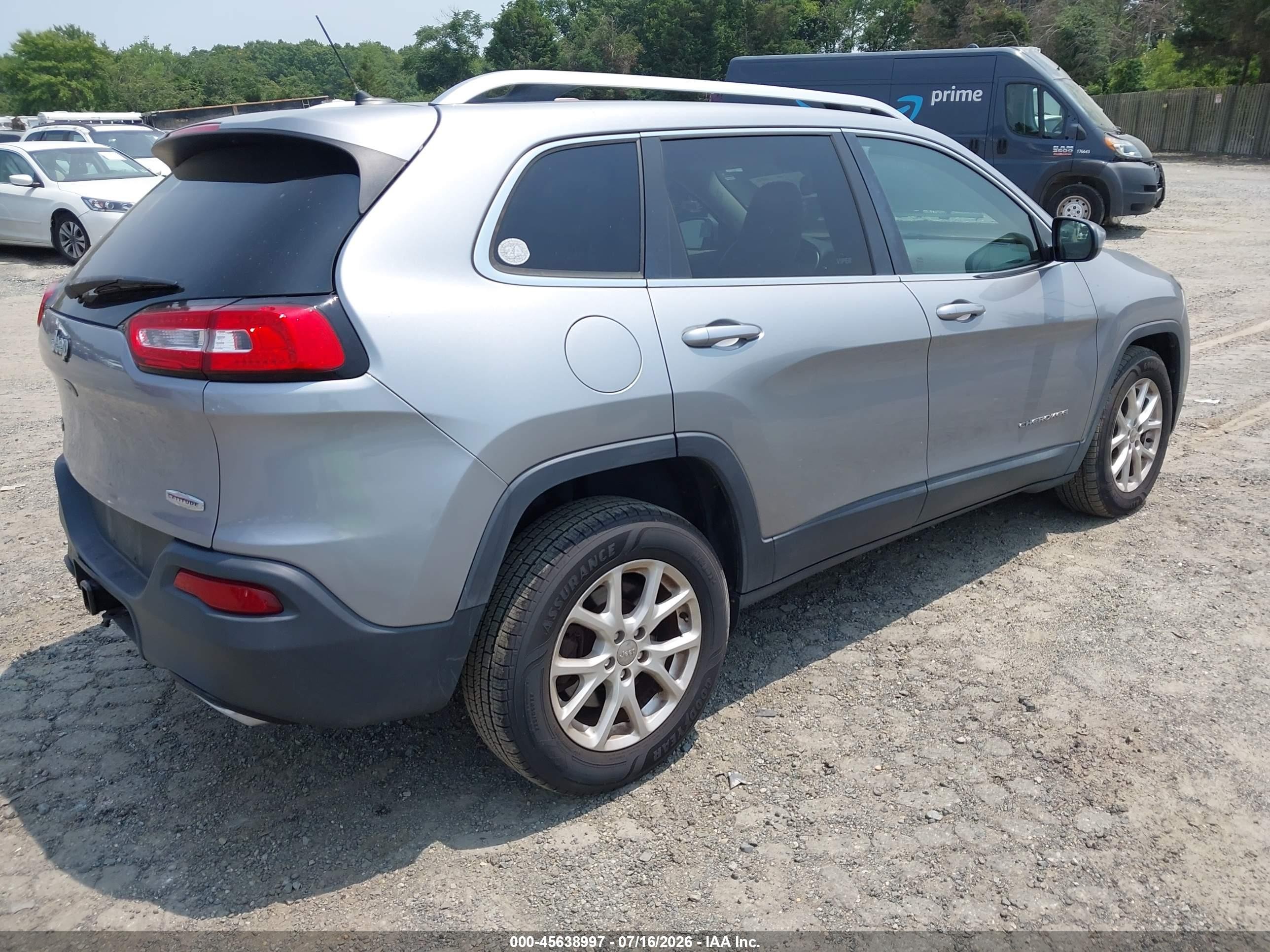 2015 Jeep Cherokee Latitude Silver vin: 1C4PJMCS5FW685750