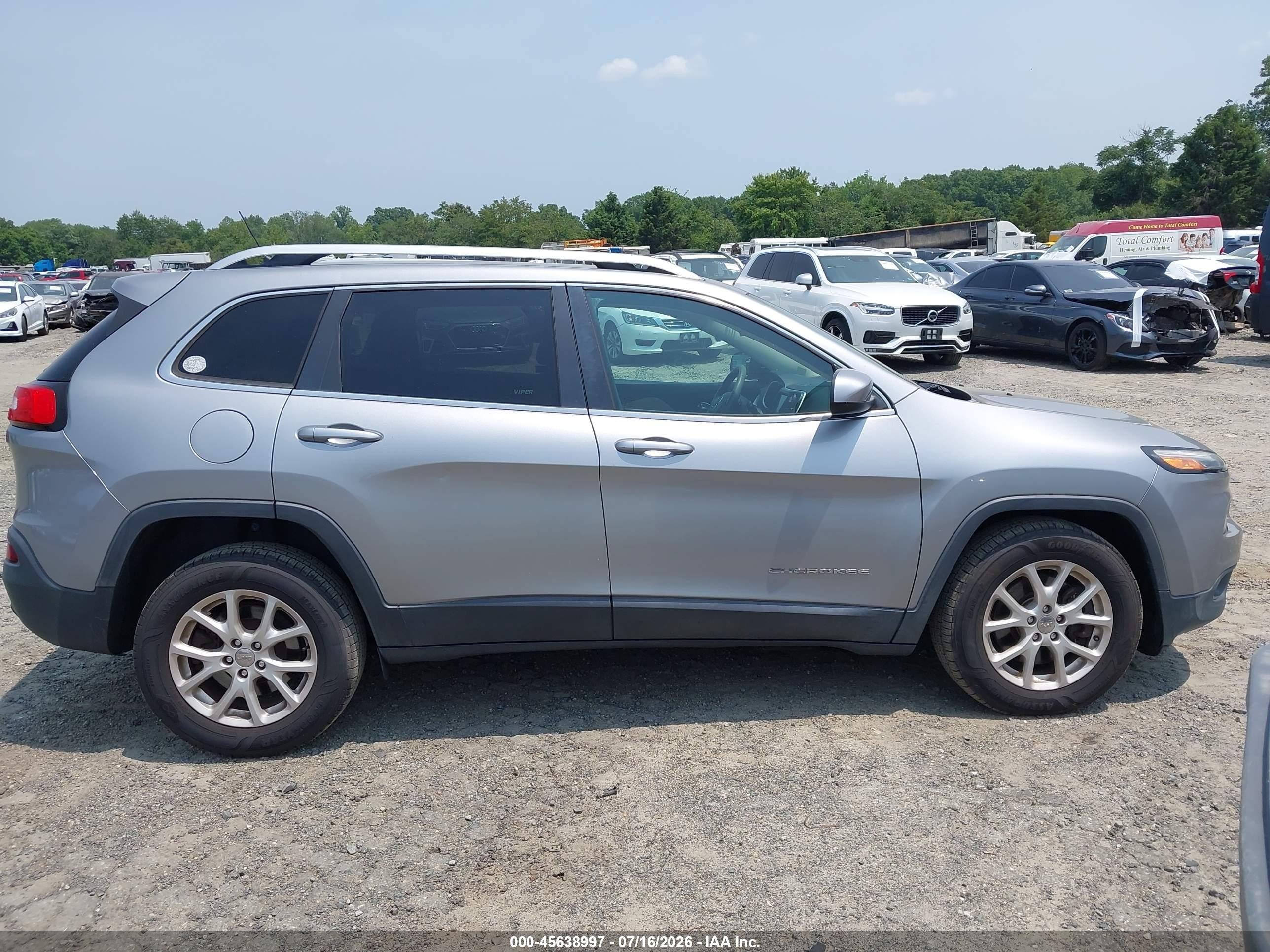 2015 Jeep Cherokee Latitude Silver vin: 1C4PJMCS5FW685750