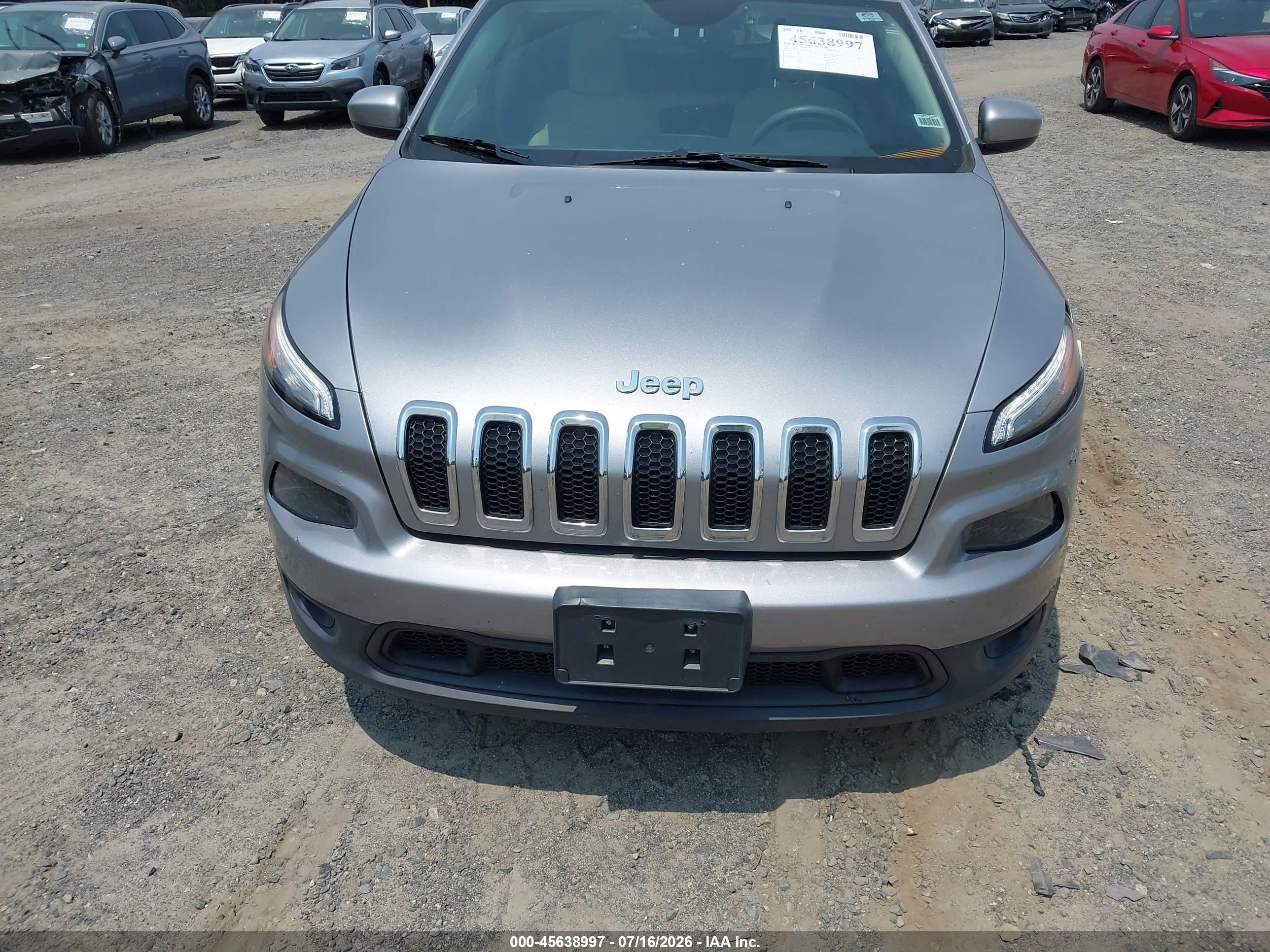 2015 Jeep Cherokee Latitude Silver vin: 1C4PJMCS5FW685750