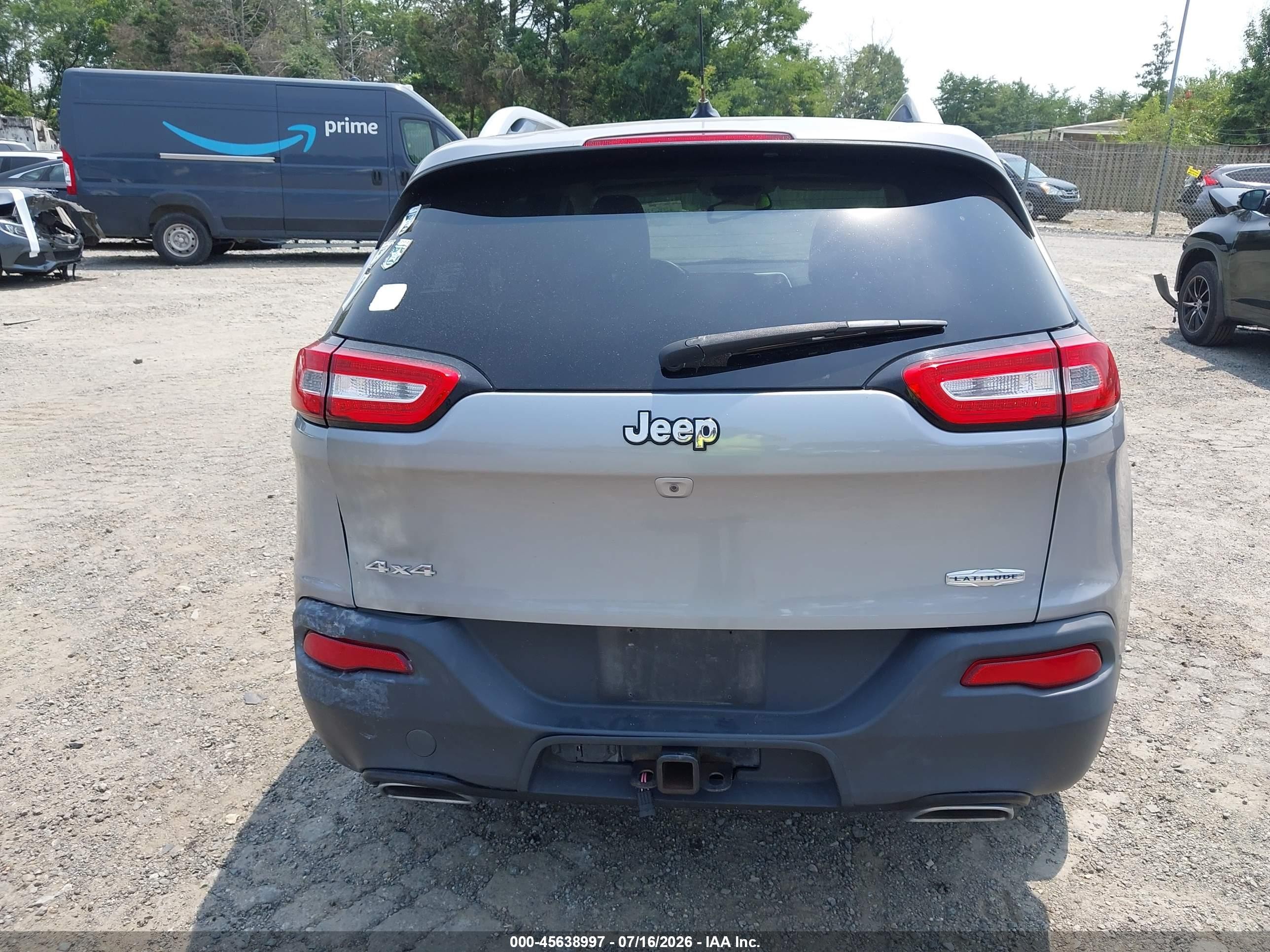 2015 Jeep Cherokee Latitude Silver vin: 1C4PJMCS5FW685750