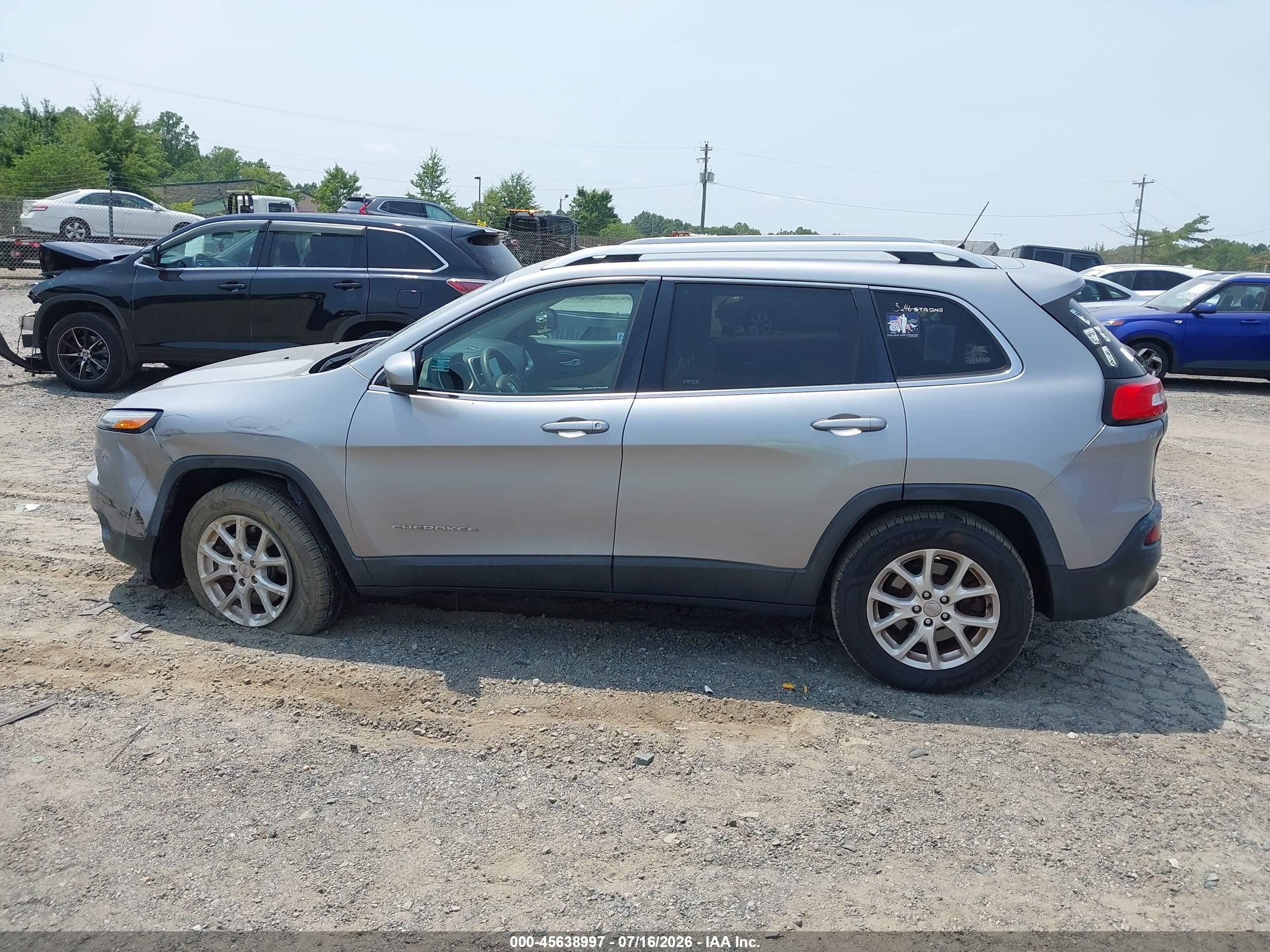 2015 Jeep Cherokee Latitude Silver vin: 1C4PJMCS5FW685750