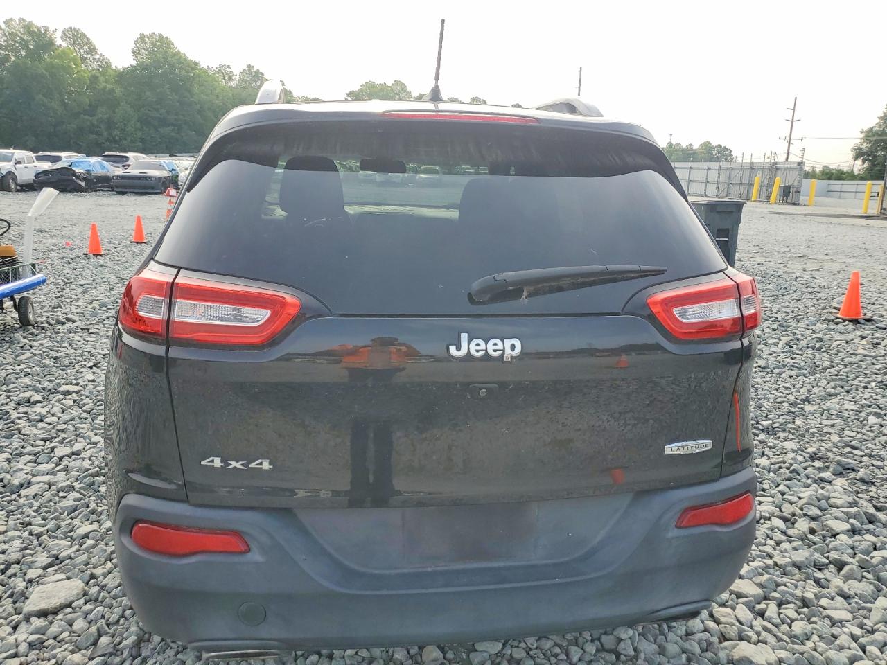 2015 Jeep Cherokee Latitude Black vin: 1C4PJMCS5FW727950