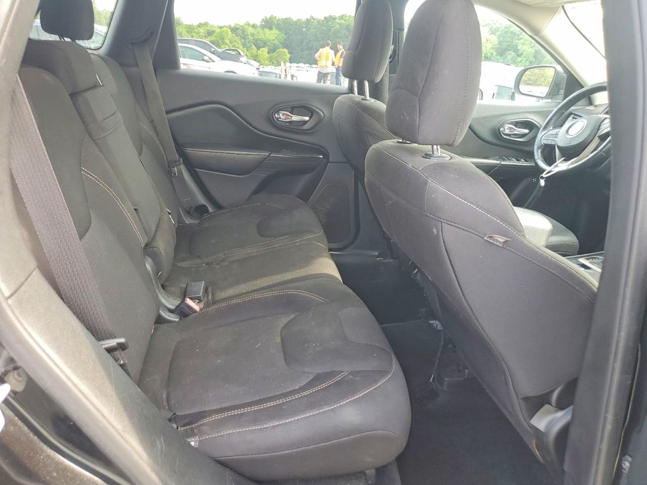 2015 Jeep Cherokee Latitude Black vin: 1C4PJMCS5FW727950