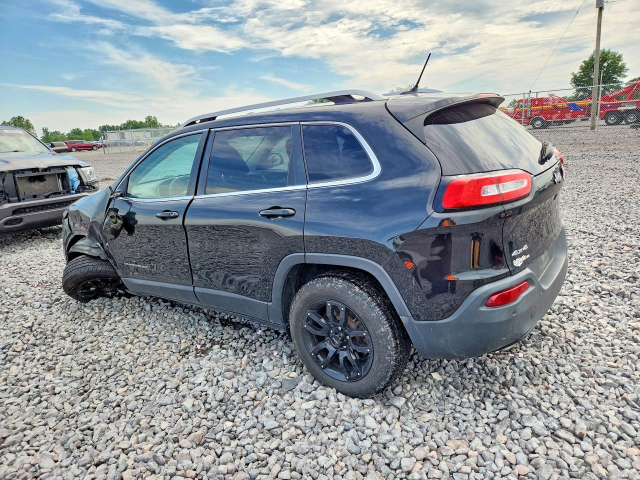 2015 Jeep Cherokee Latitude Черный vin: 1C4PJMCS5FW744943