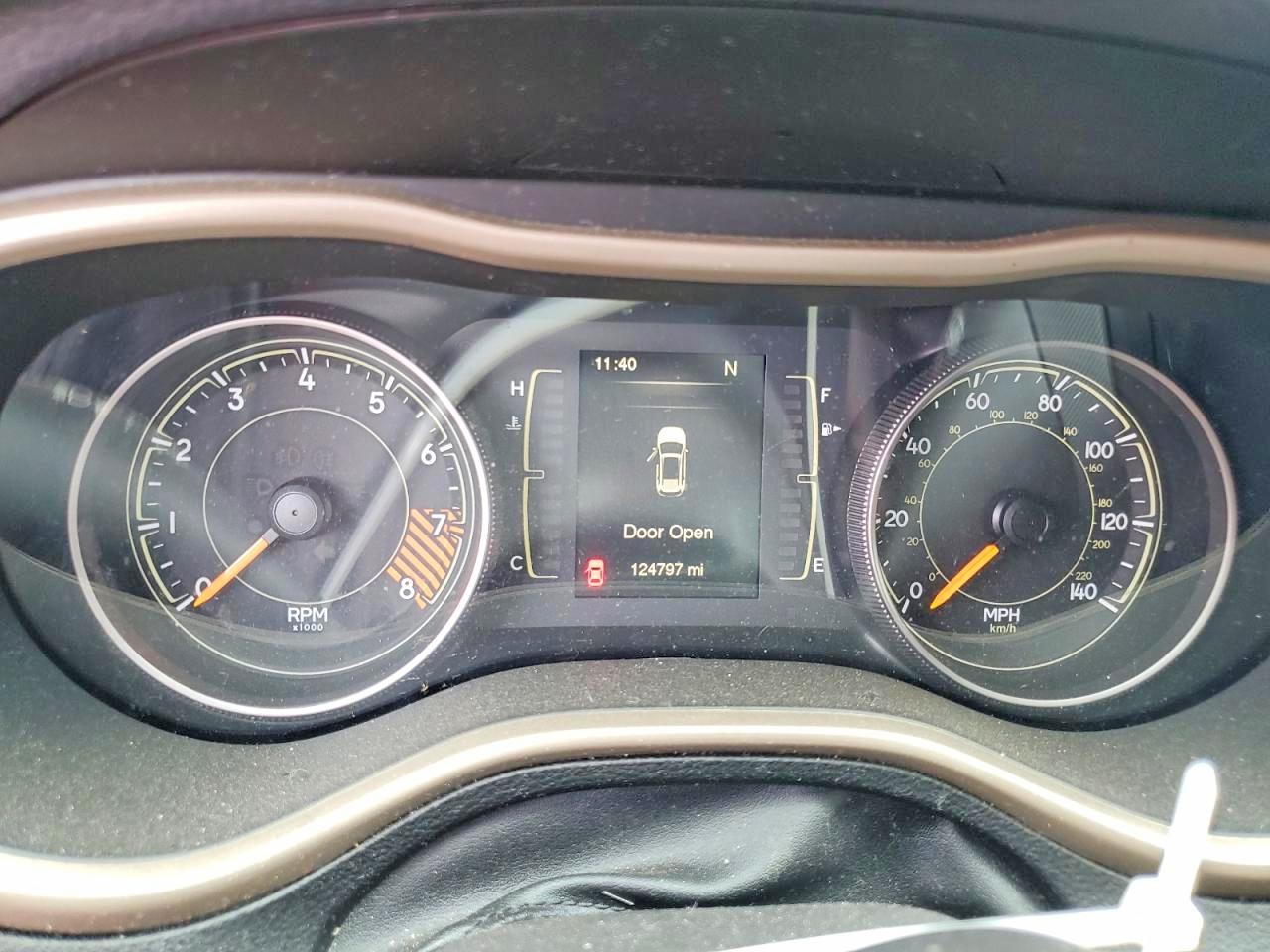 2015 Jeep Cherokee Latitude White vin: 1C4PJMCS5FW750659