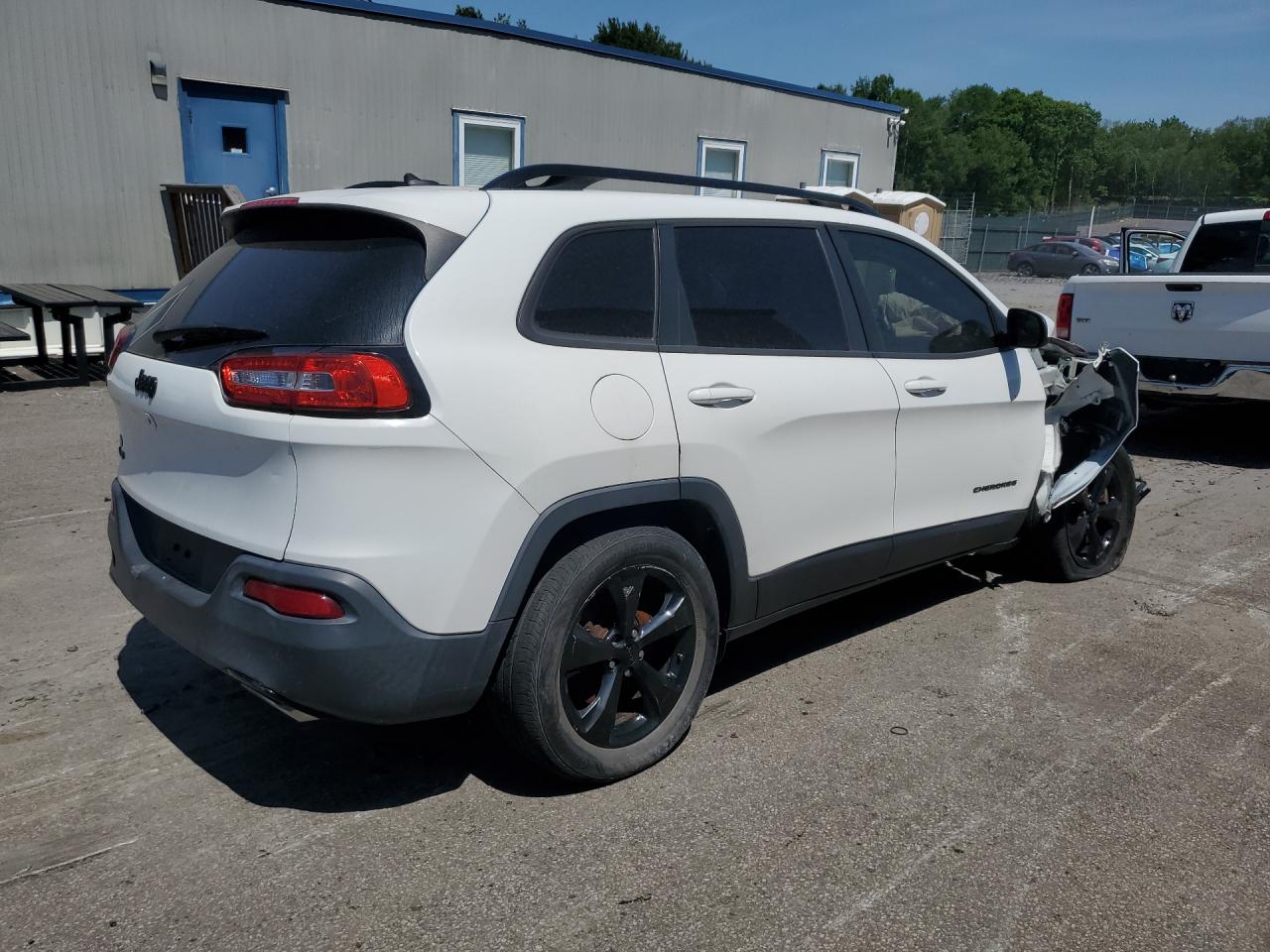 2015 Jeep Cherokee Latitude White vin: 1C4PJMCS5FW750659 Damage: Right Qtr Panel, Dent(S) W/No Paint Dmg, < 1/8 Inch